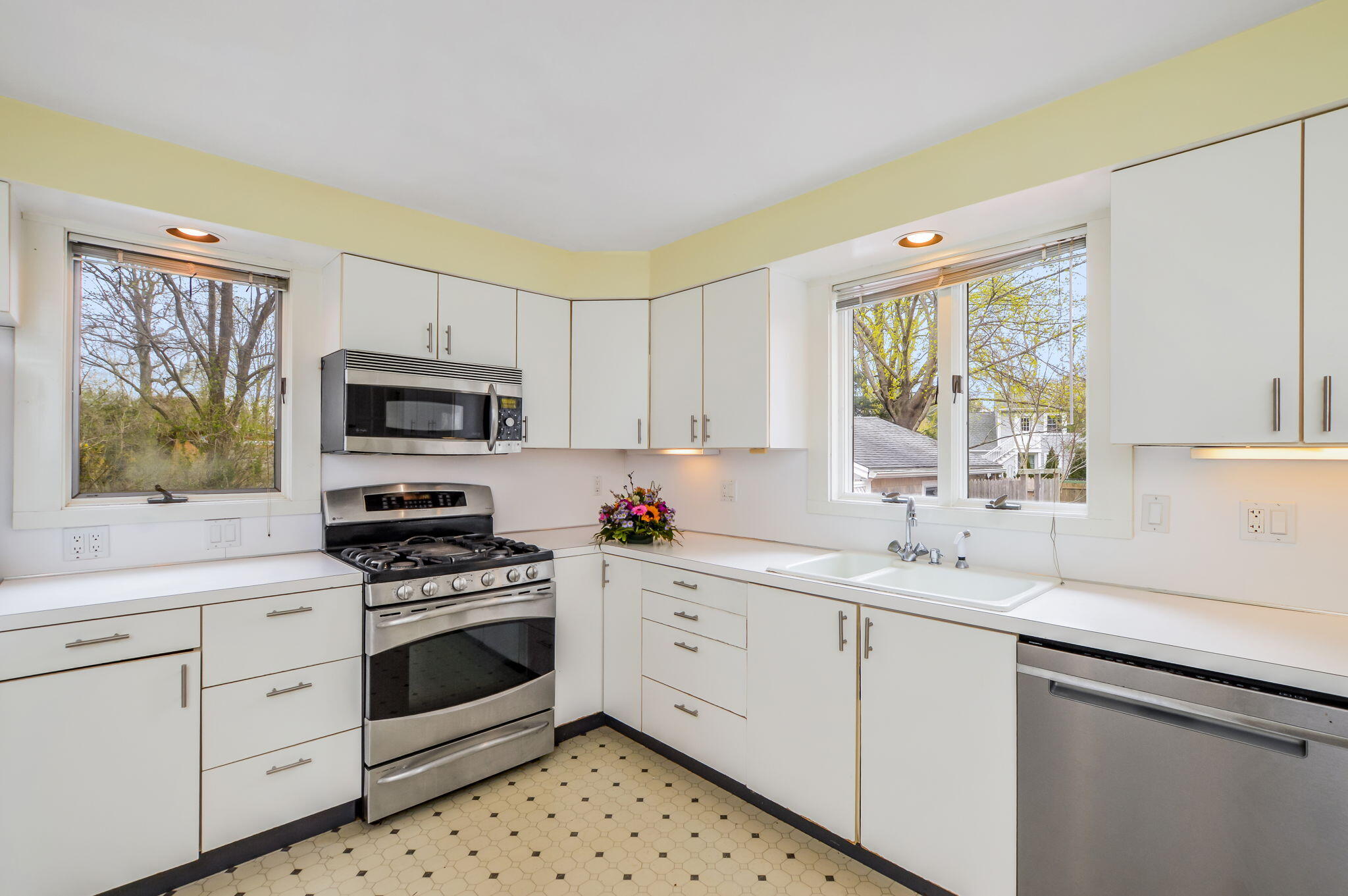 61 Oakwood Avenue