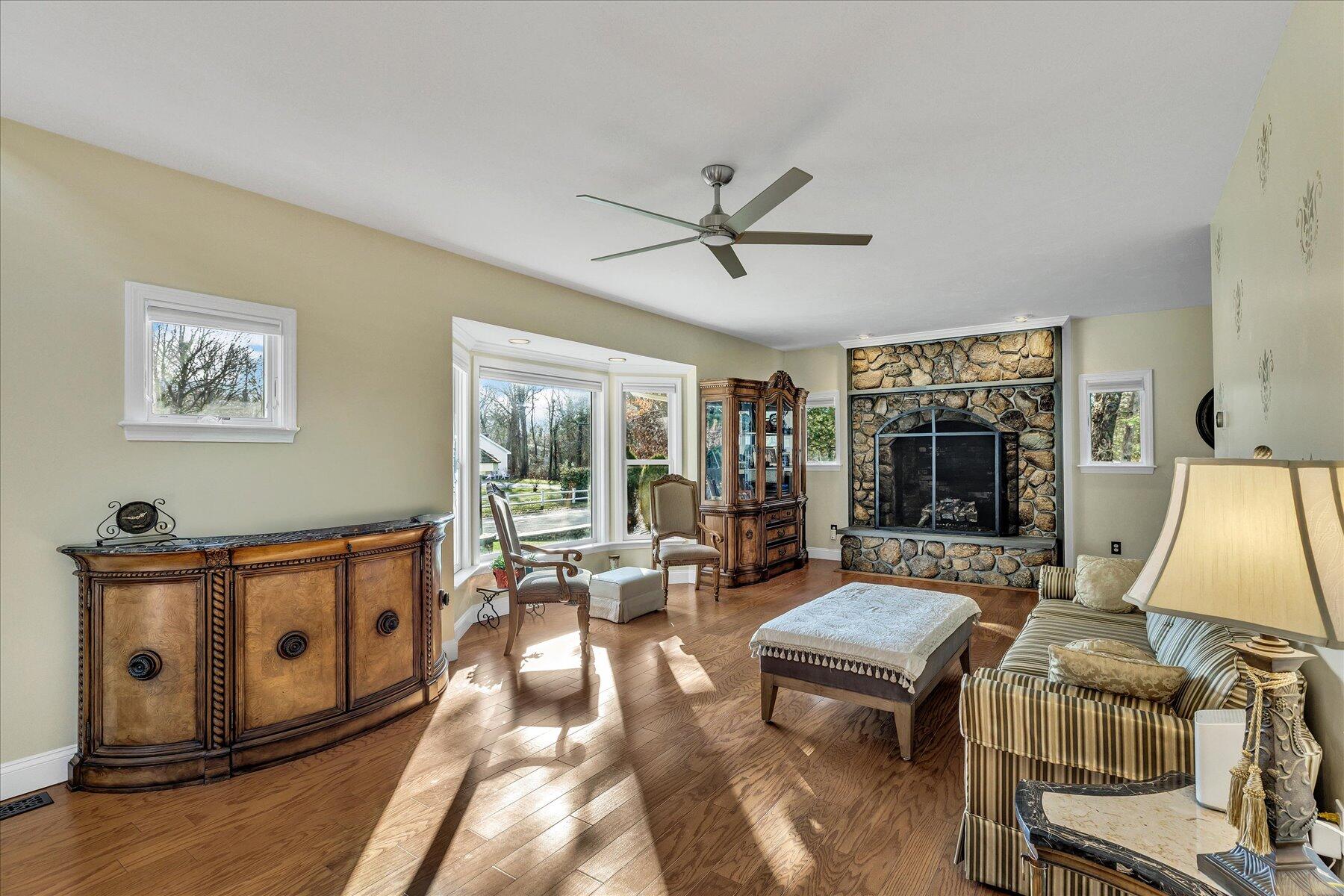 10 Rockledge Drive