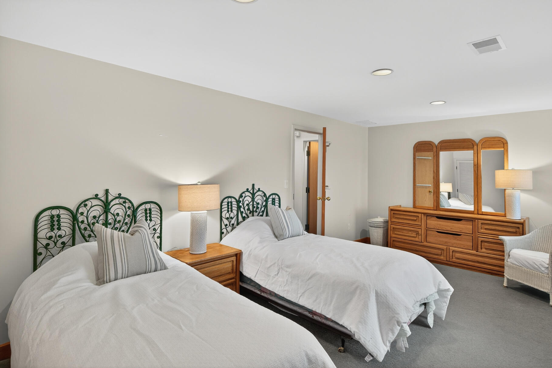 15 Hedge Lane