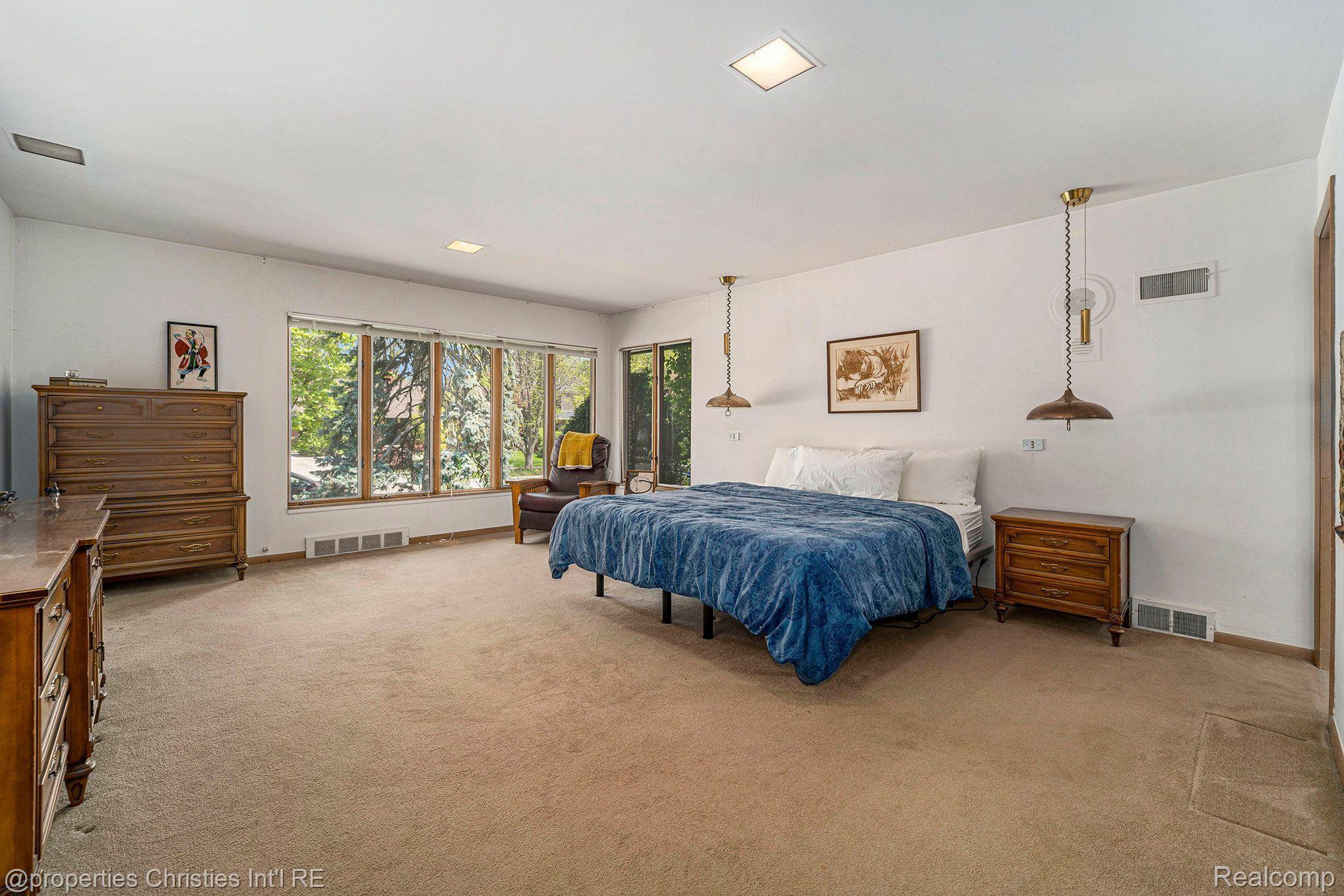 13155 SHERWOOD Drive