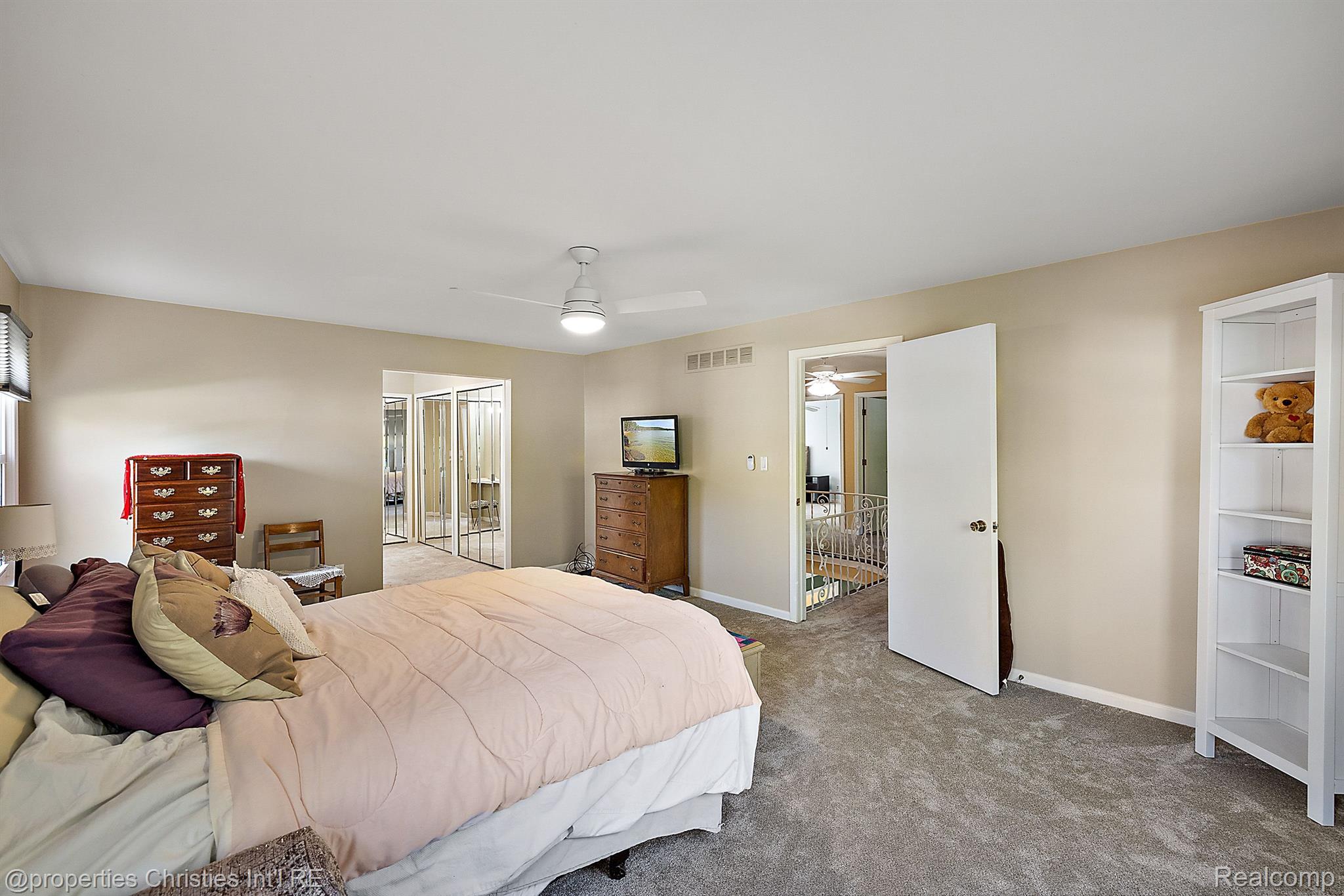 5327 OLD POND Way