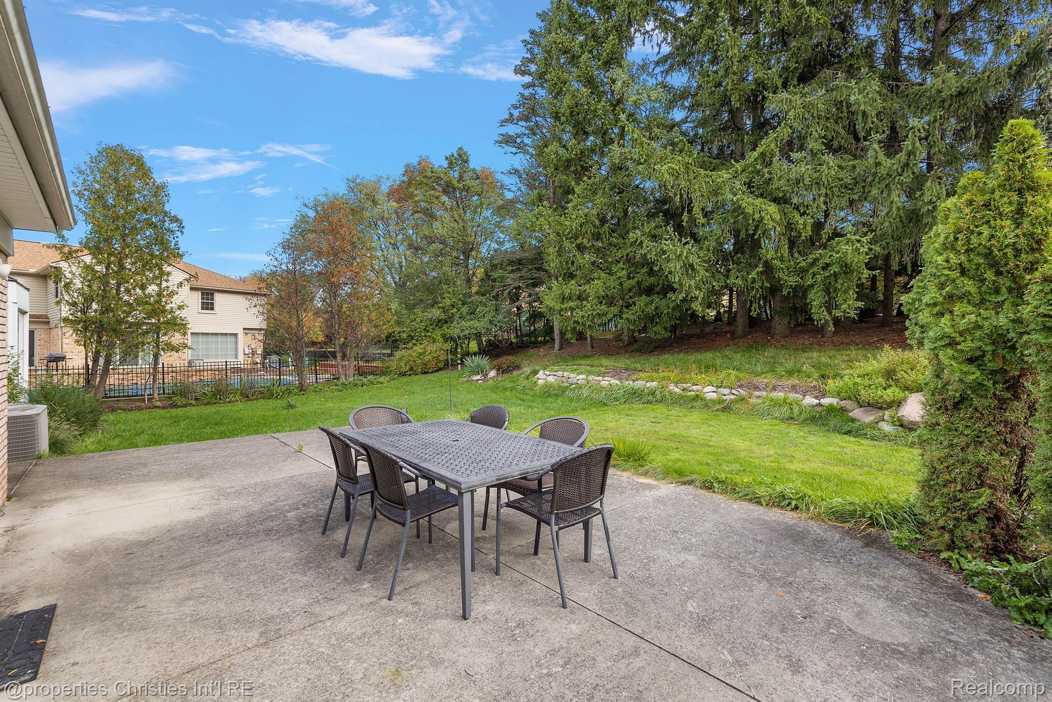 5327 OLD POND Way