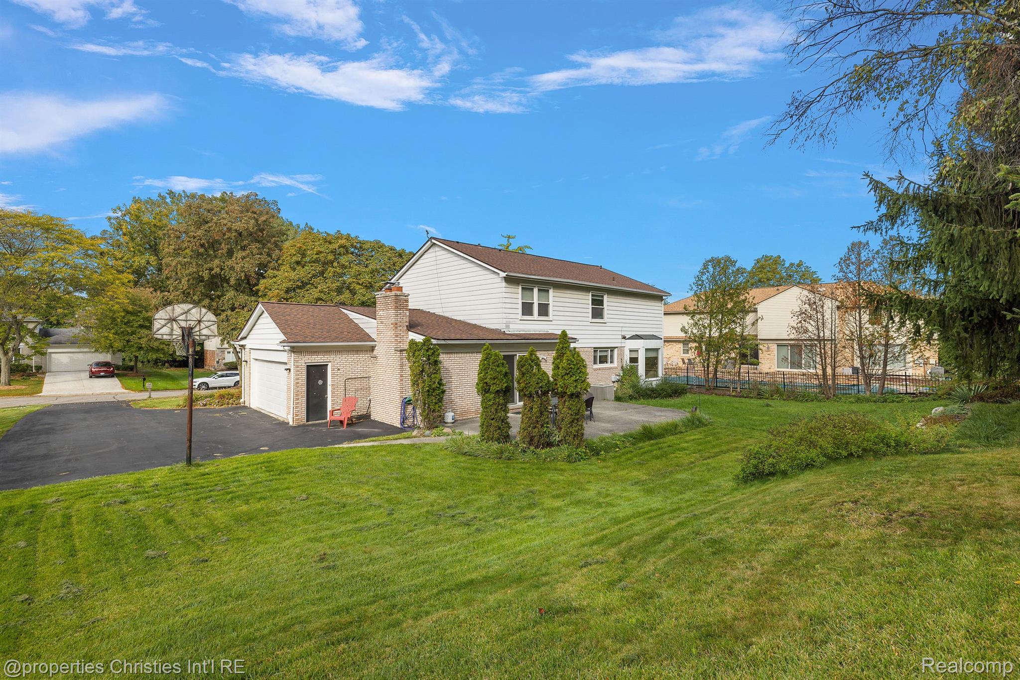 5327 OLD POND Way