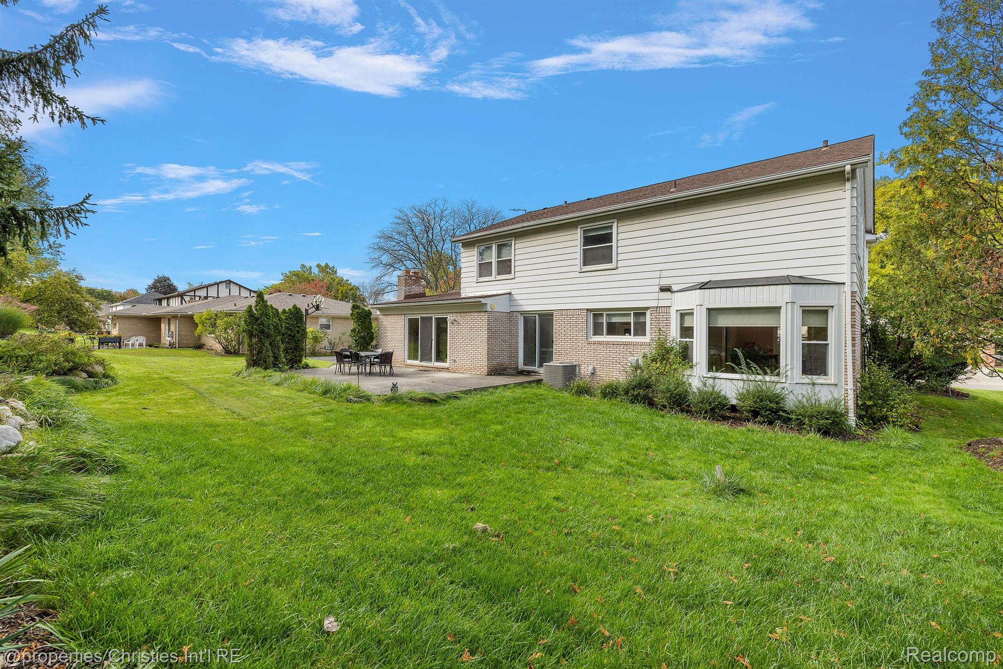 5327 OLD POND Way
