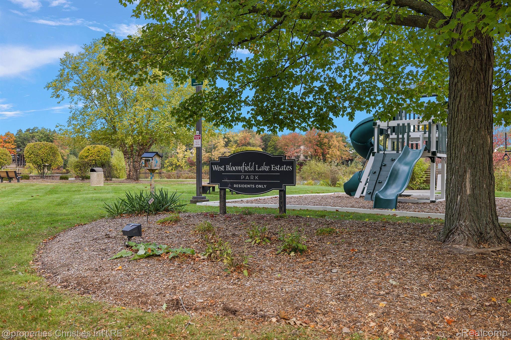 5327 OLD POND Way