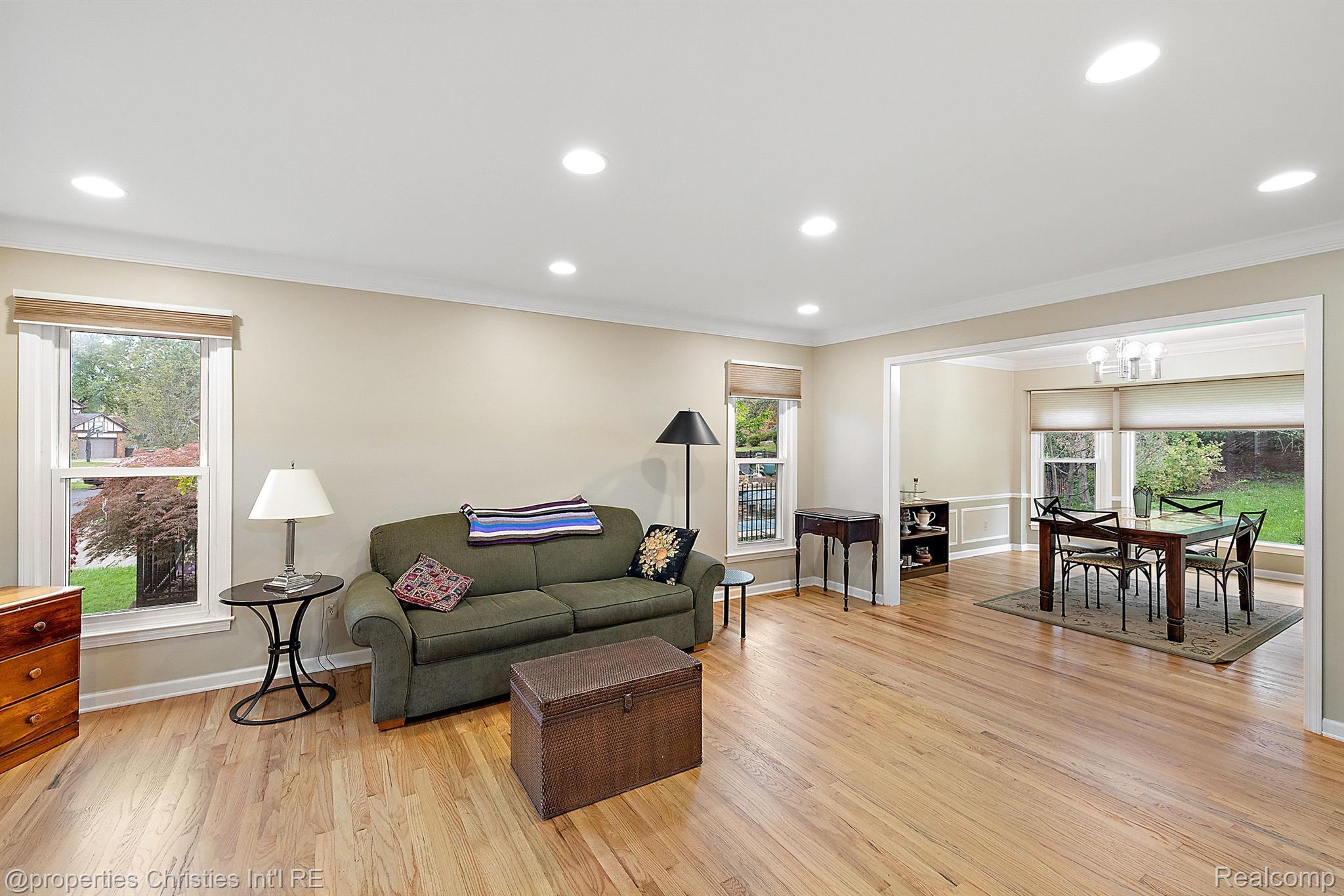 5327 OLD POND Way