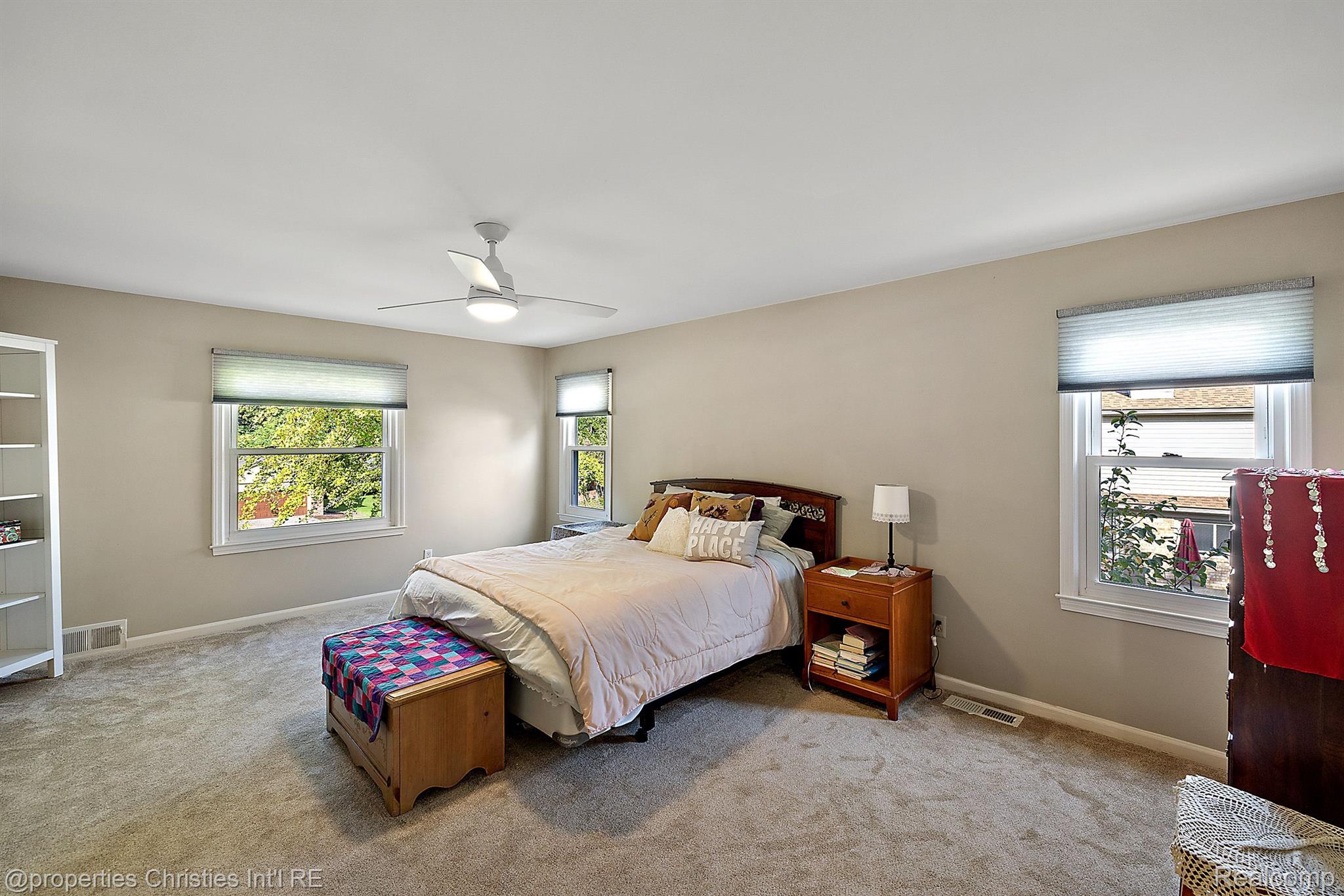 5327 OLD POND Way