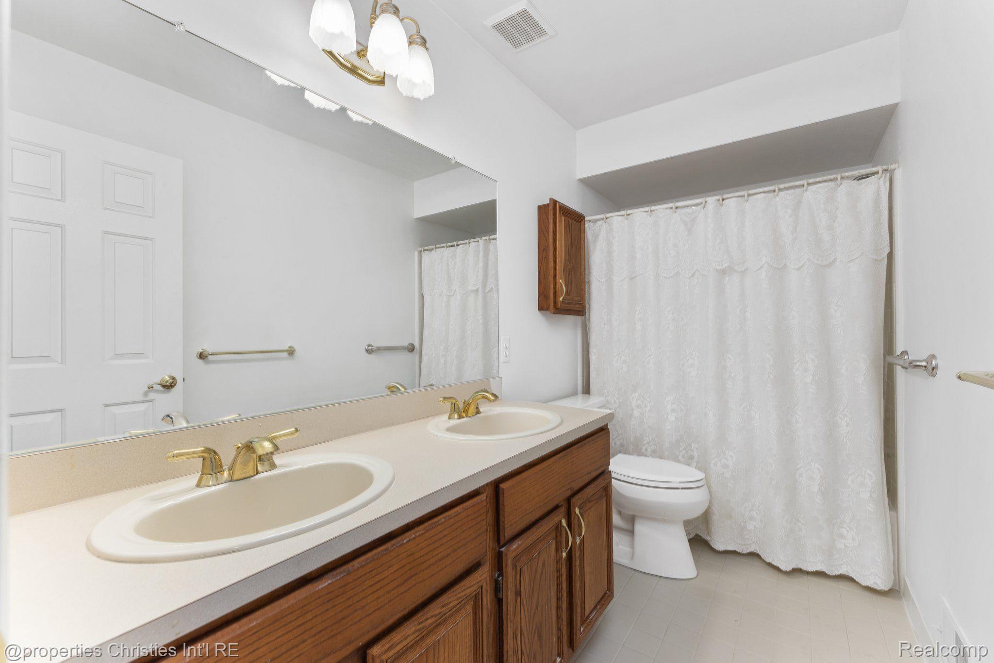 21907 WILSHIRE Circle