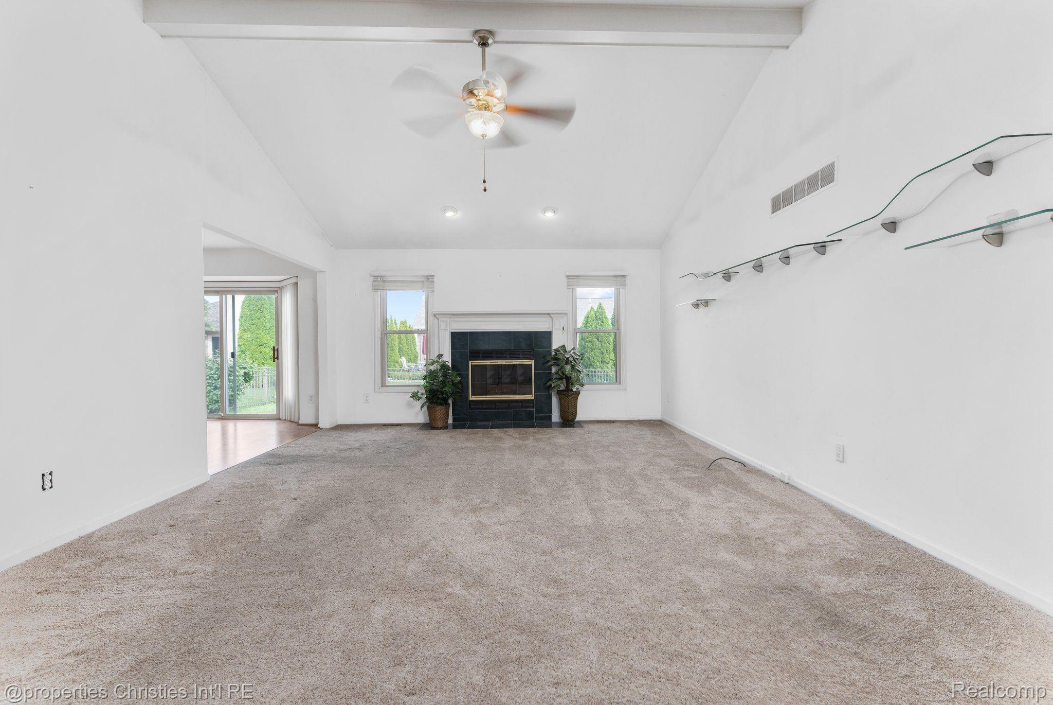 21907 WILSHIRE Circle