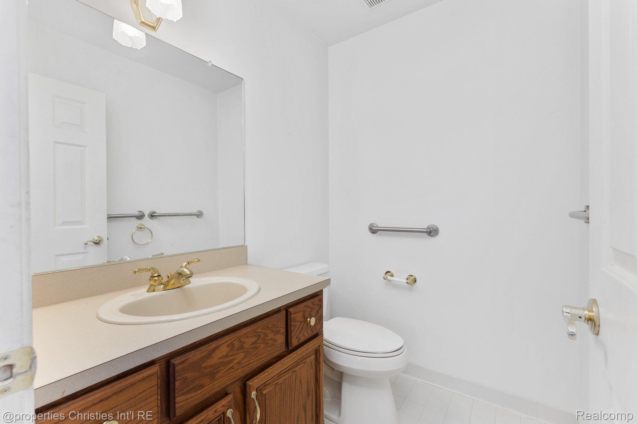 21907 WILSHIRE Circle