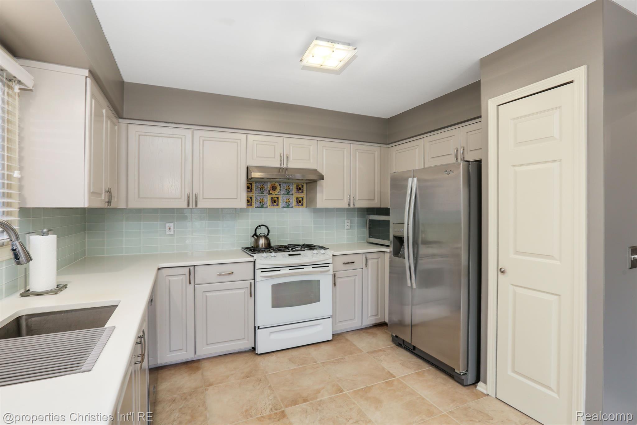 24411 RIDGEVIEW Drive