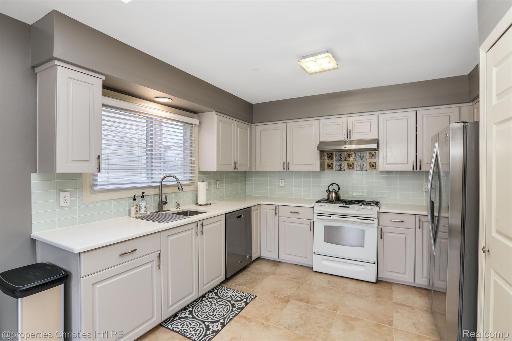 24411 RIDGEVIEW Drive