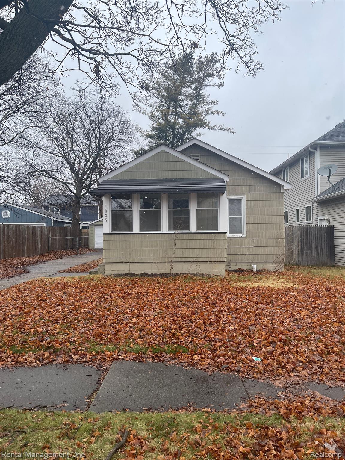 1325 E MILTON Avenue