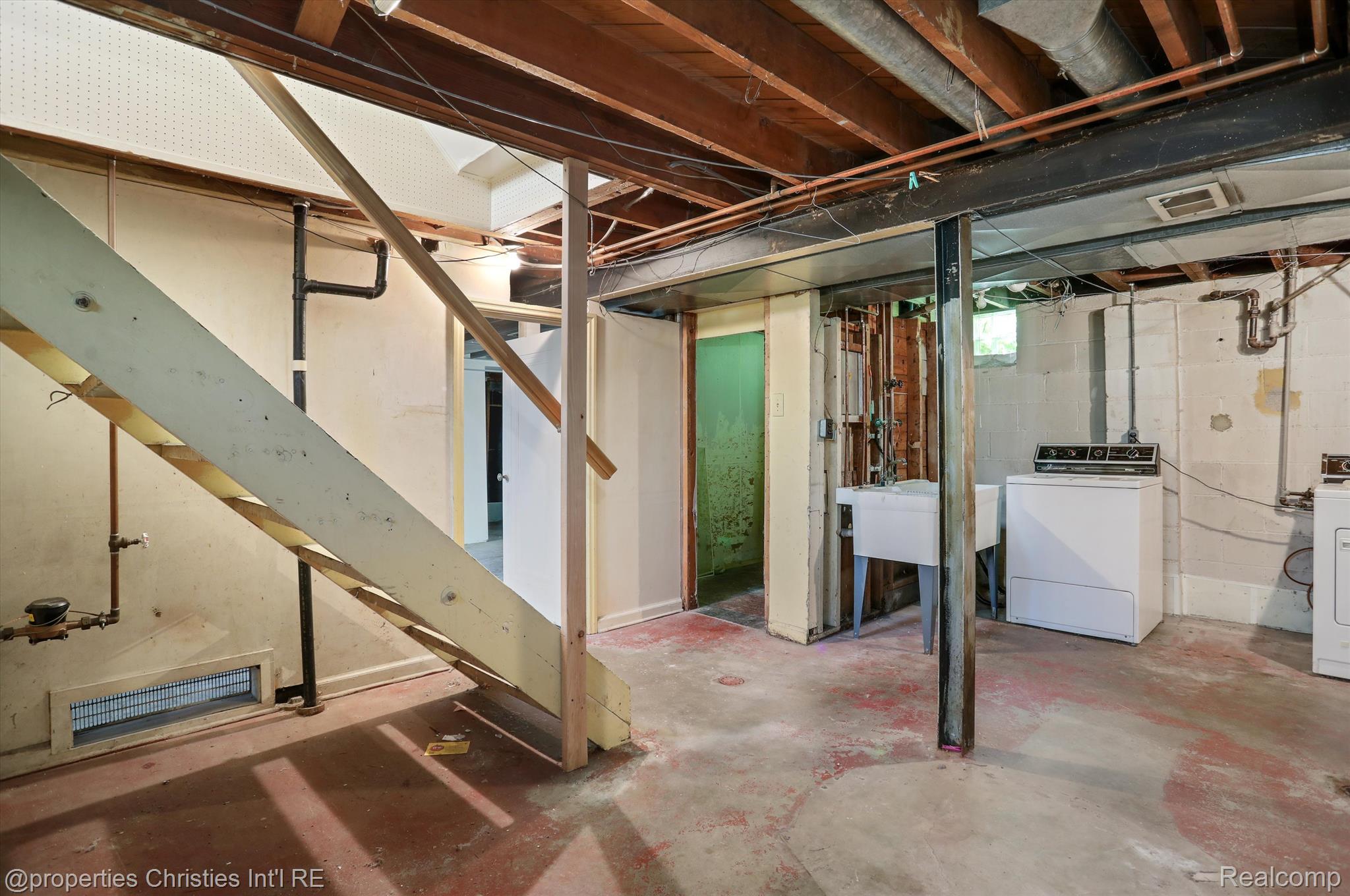 805 ALLEN Street