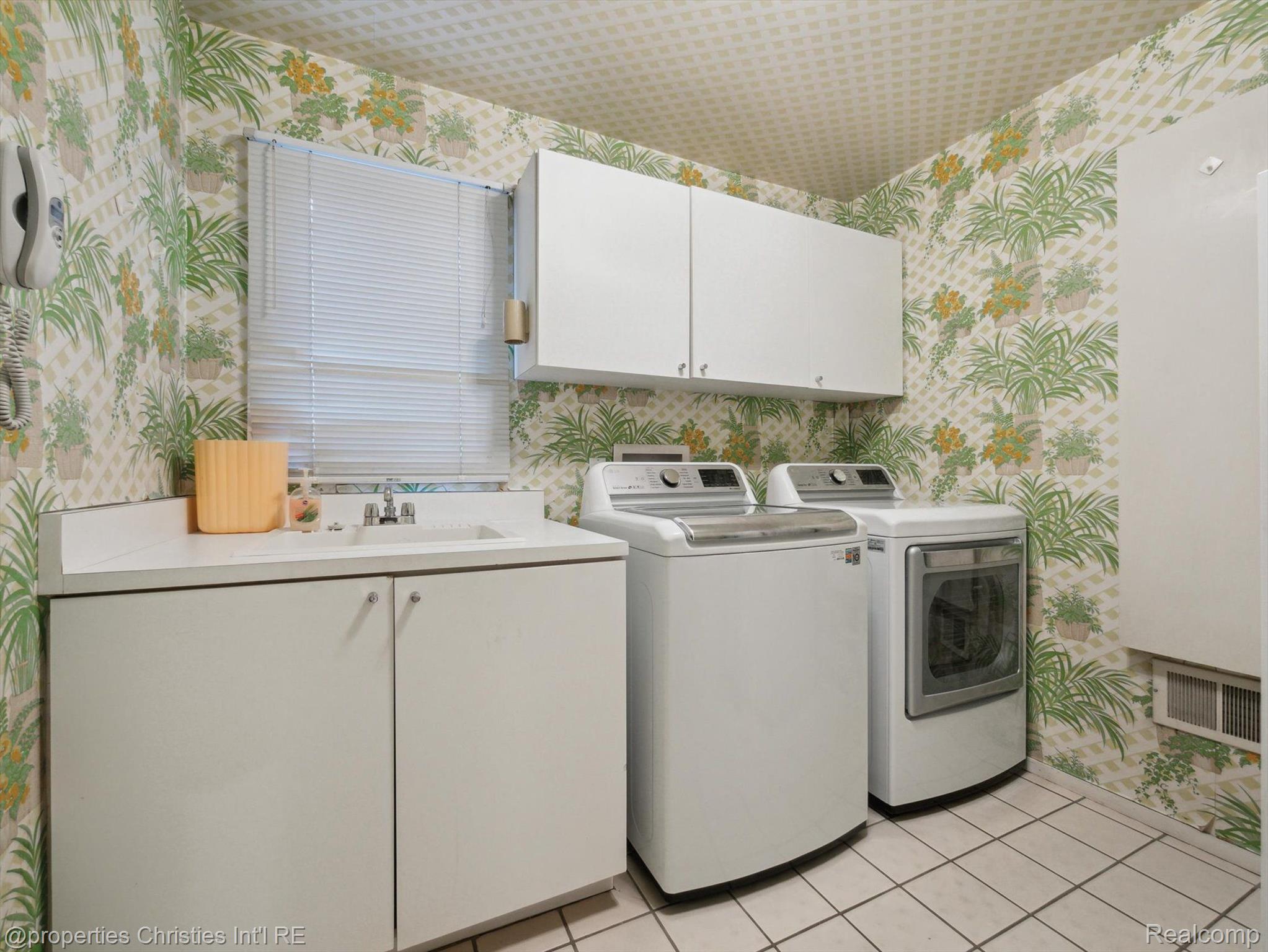2221 BLOOMFIELD WOODS Court