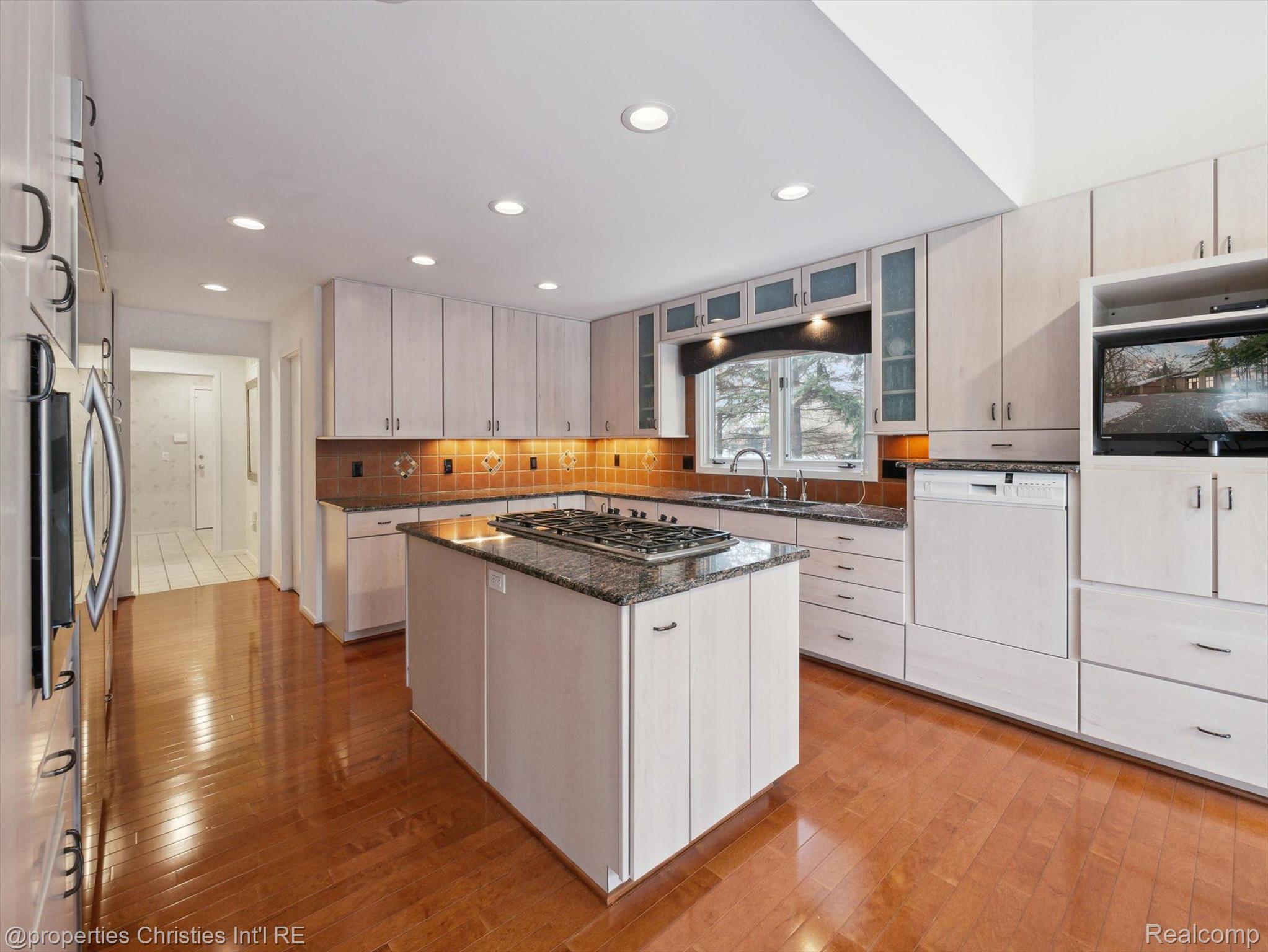 2221 BLOOMFIELD WOODS Court