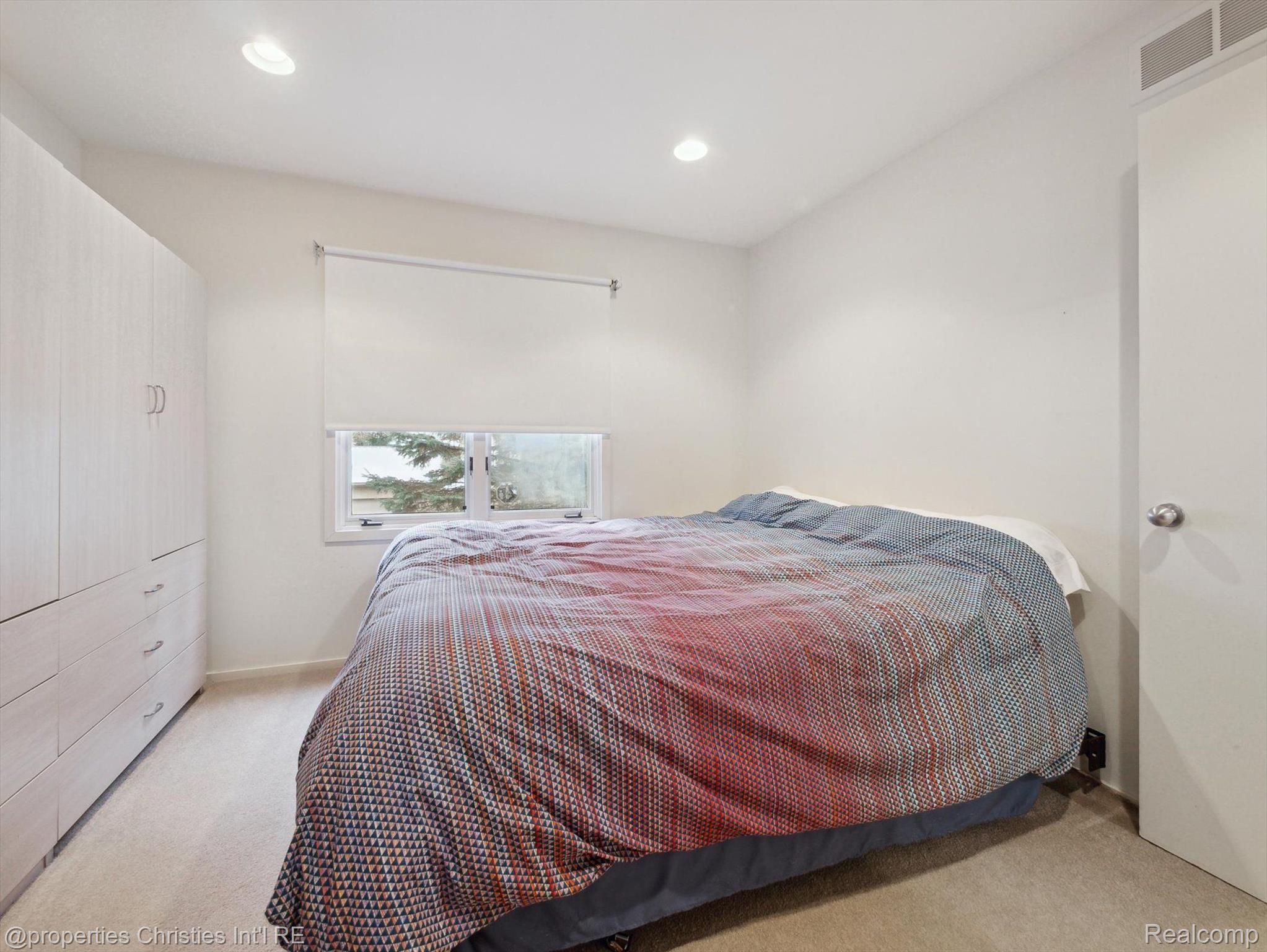 2221 BLOOMFIELD WOODS Court
