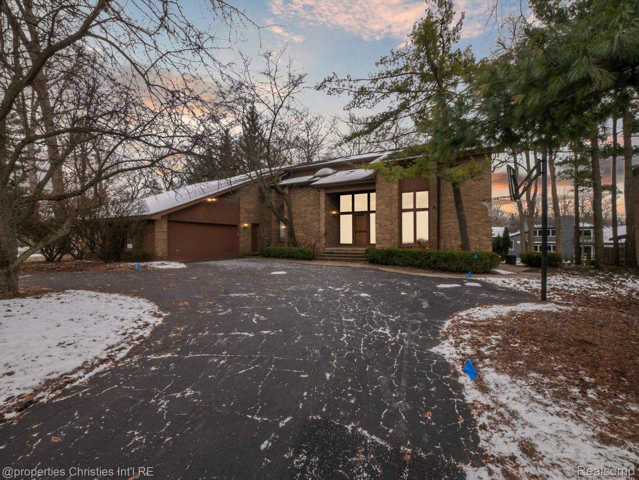 2221 BLOOMFIELD WOODS Court