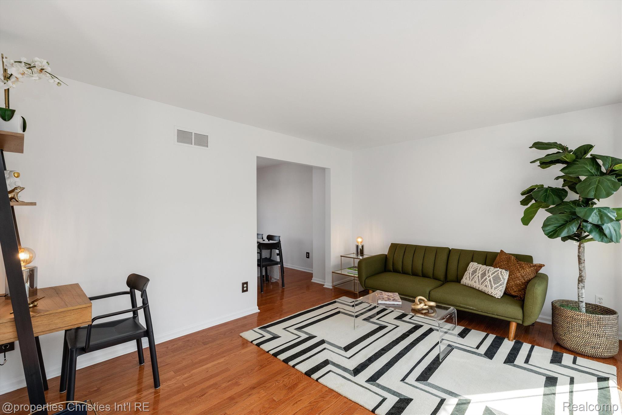 420 W TROY Street