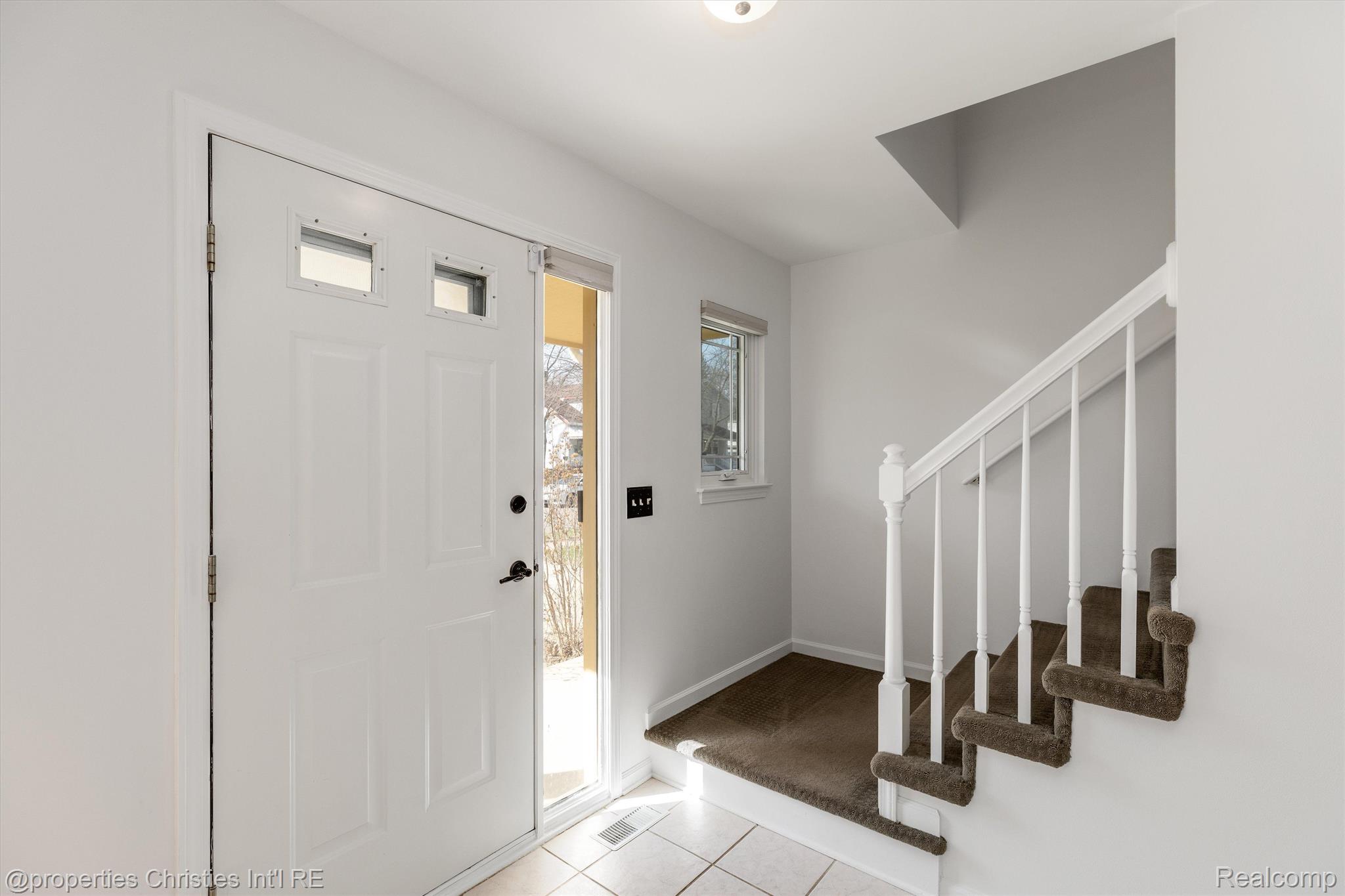 420 W TROY Street