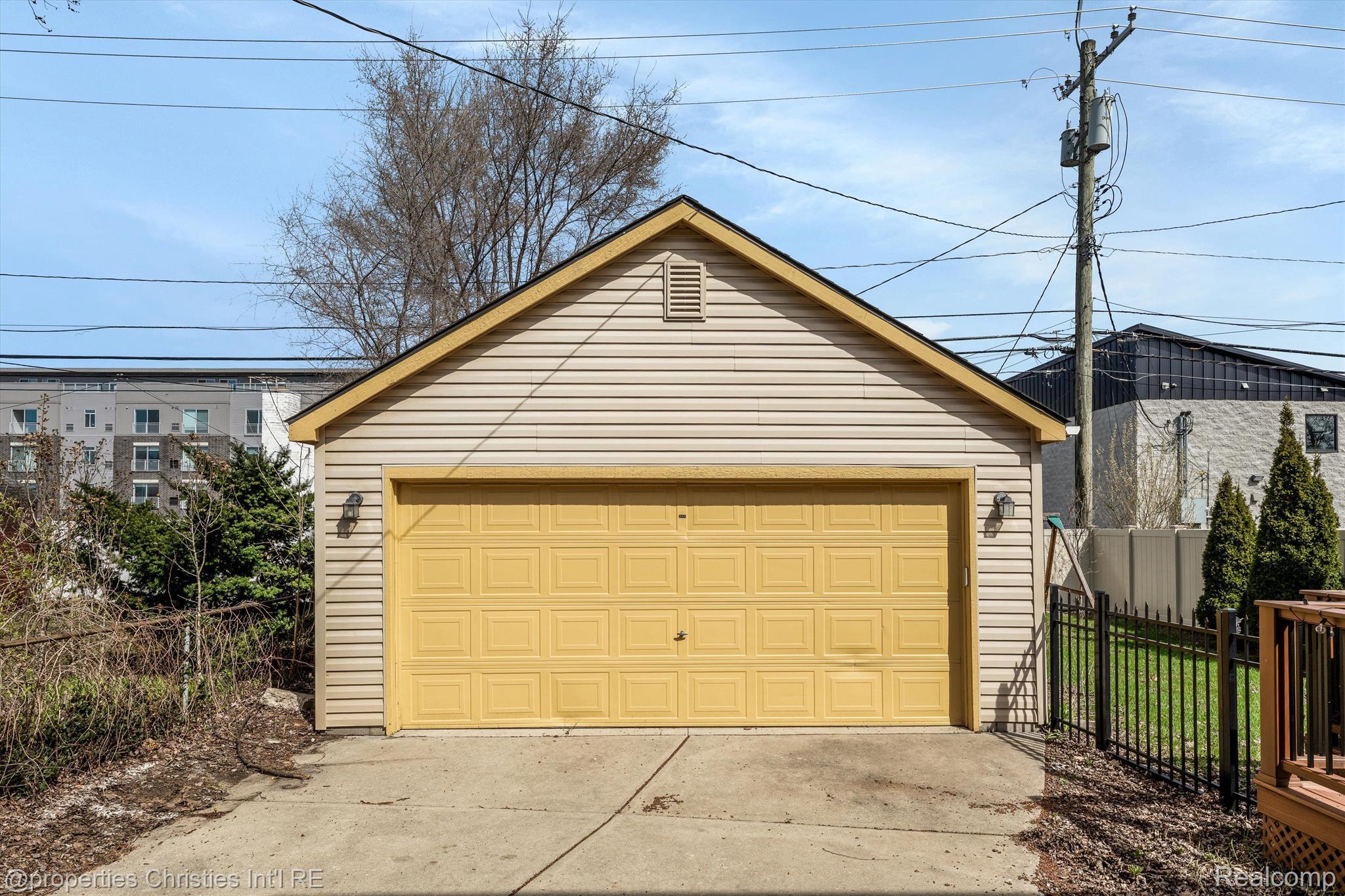 420 W TROY Street