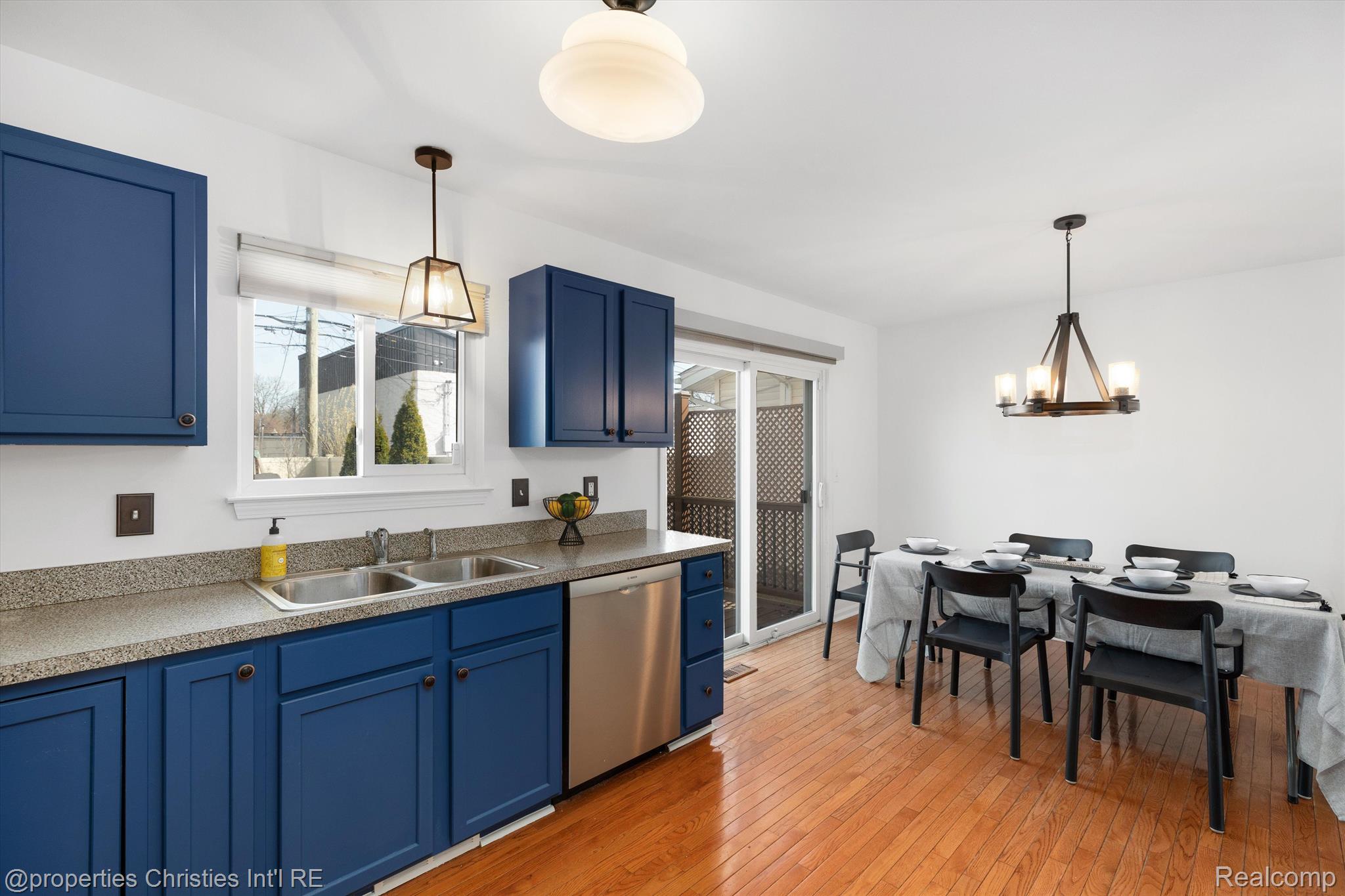 420 W TROY Street
