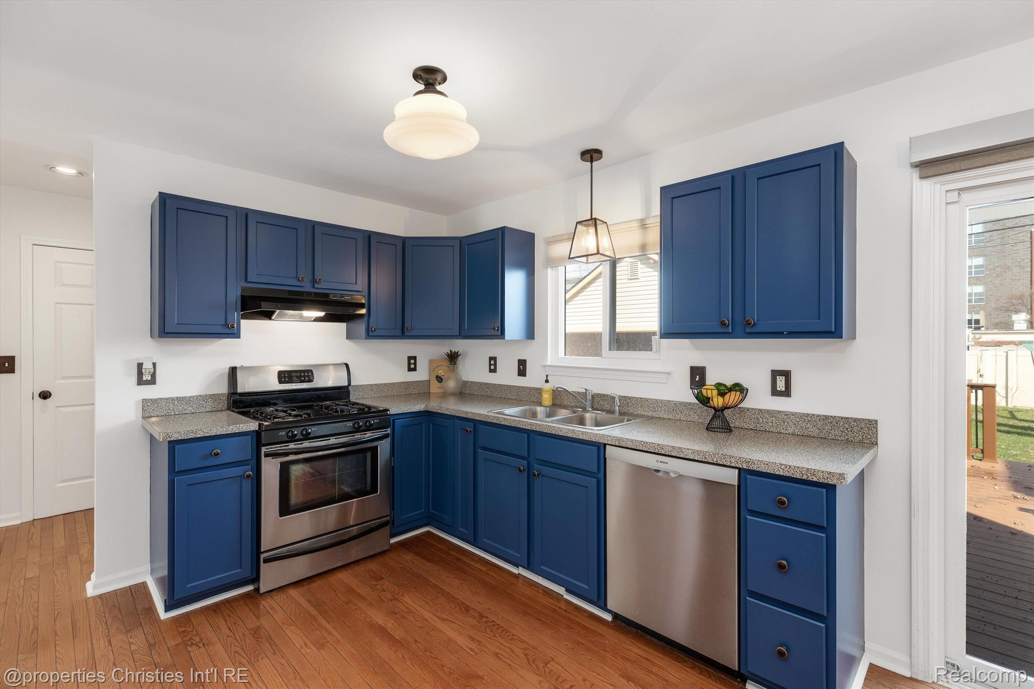 420 W TROY Street