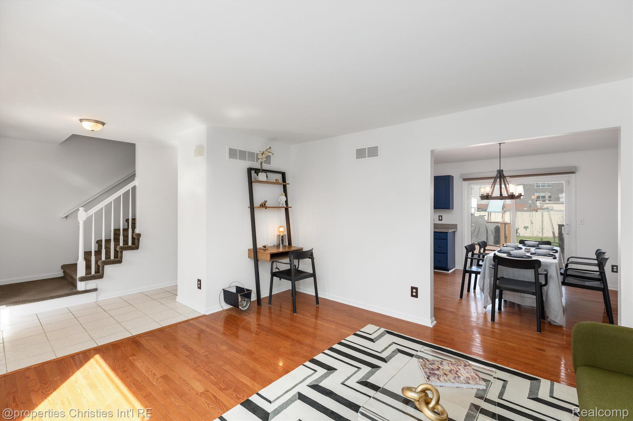 420 W TROY Street