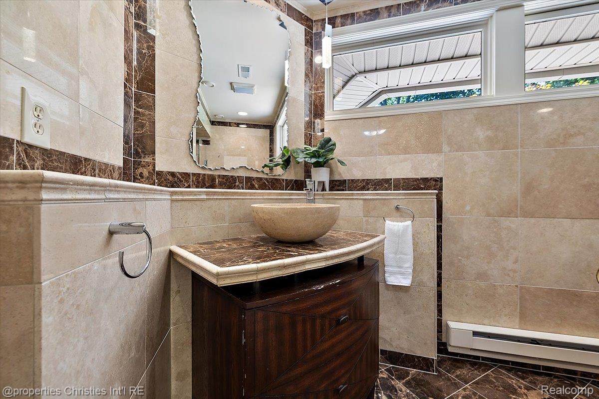 34448 Quaker Valley Road