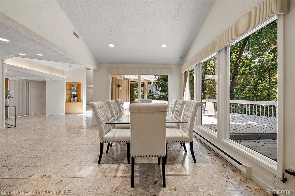 34448 Quaker Valley Road