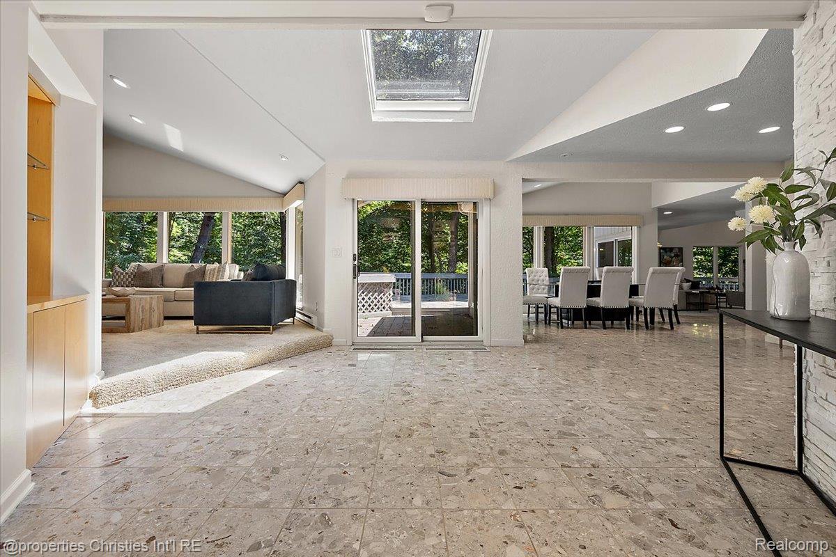 34448 Quaker Valley Road