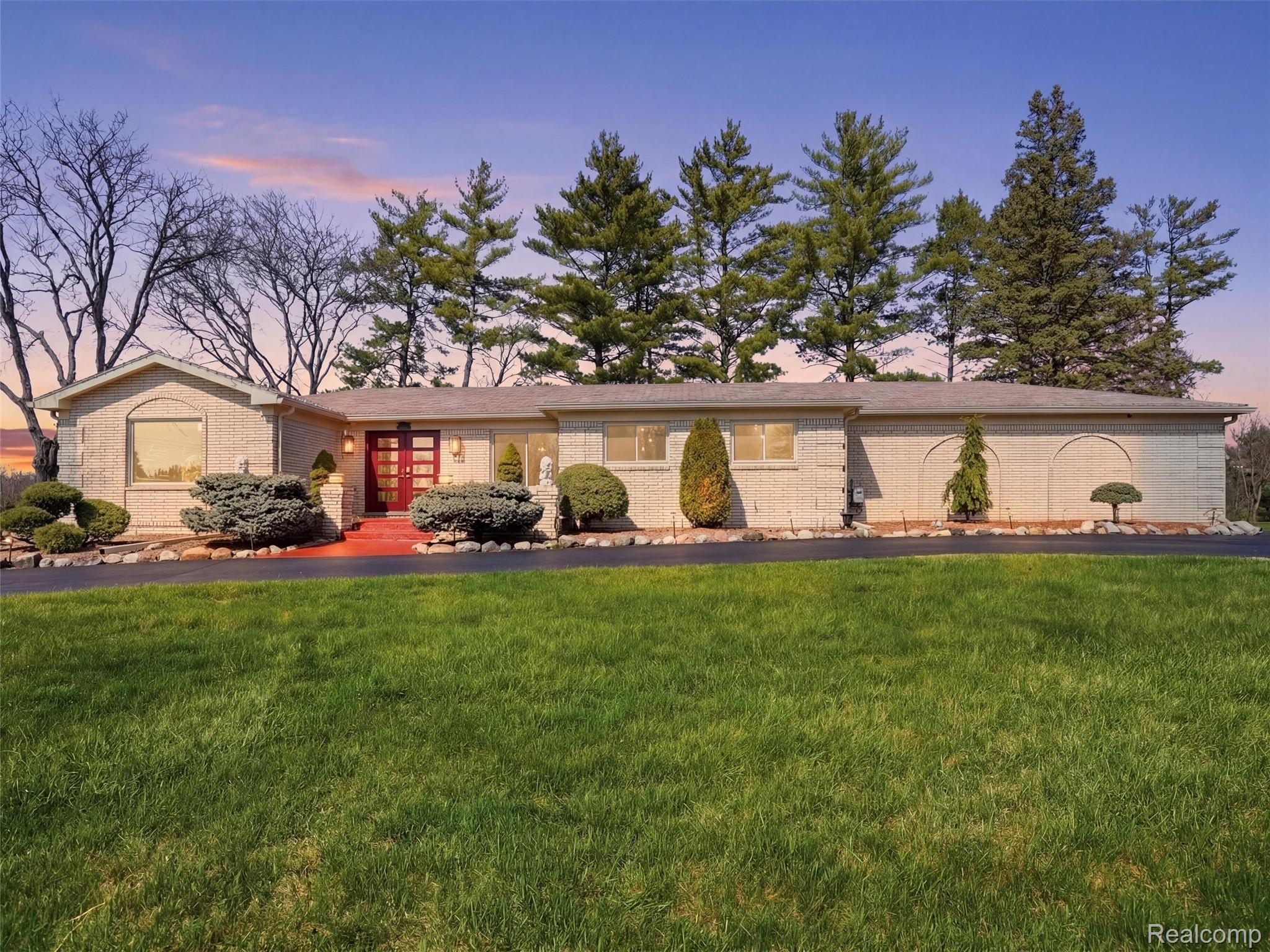 4886 Beacon Hill Drive