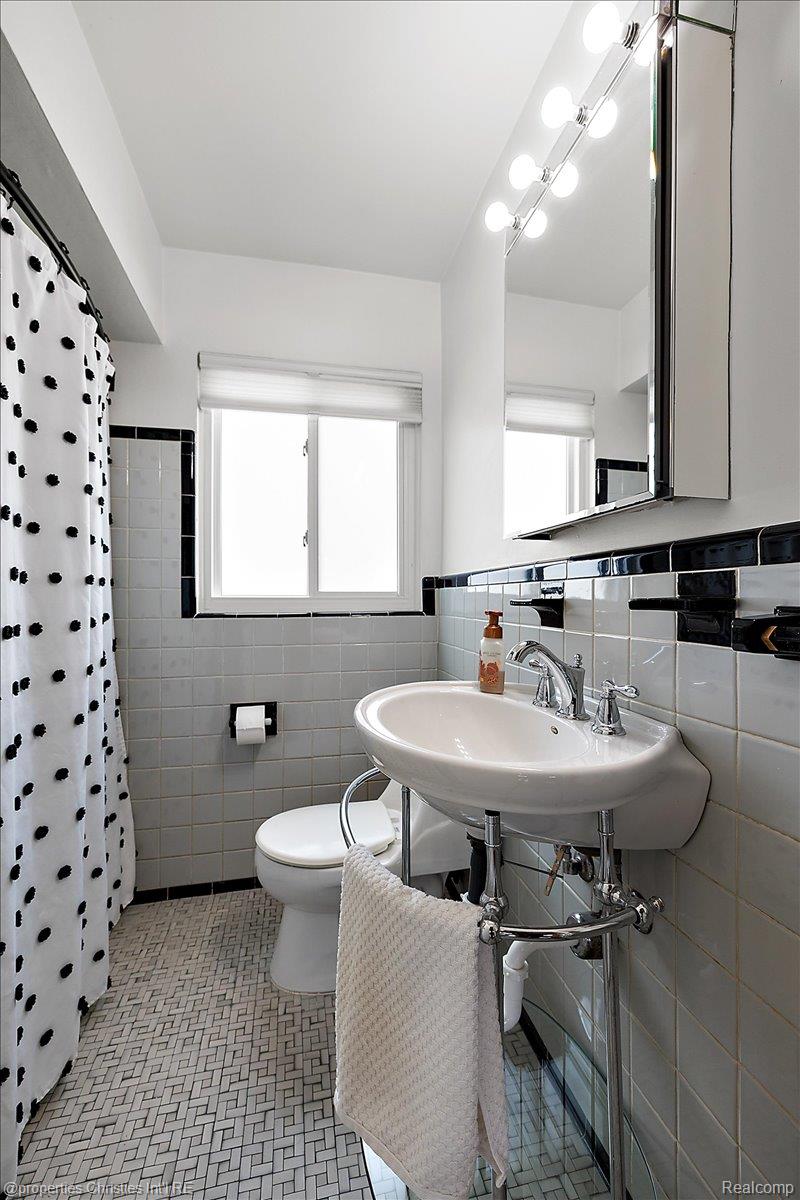 8441 Northfield Boulevard