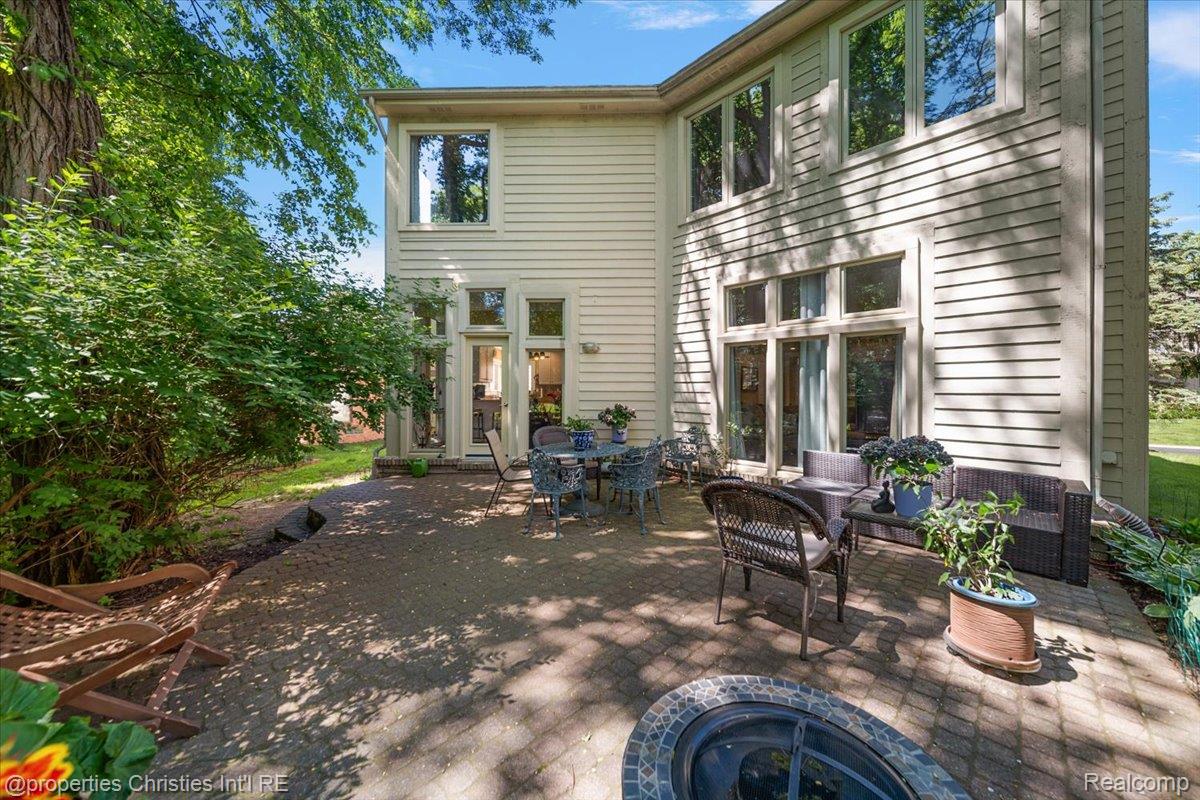2685 Elizabeth Lane