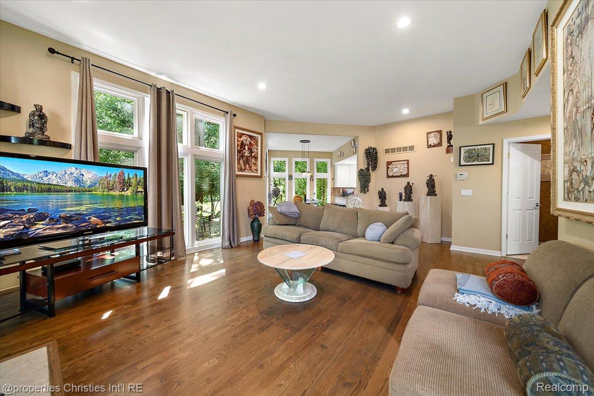 2685 Elizabeth Lane