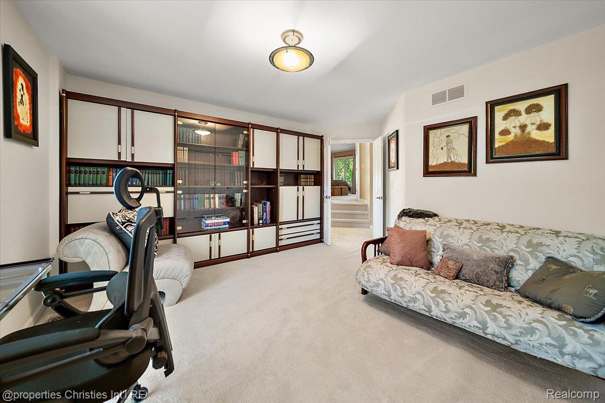 2685 Elizabeth Lane