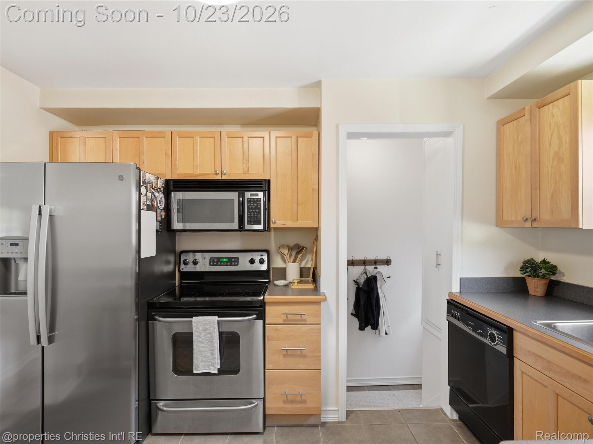 1112 E 4th ST
