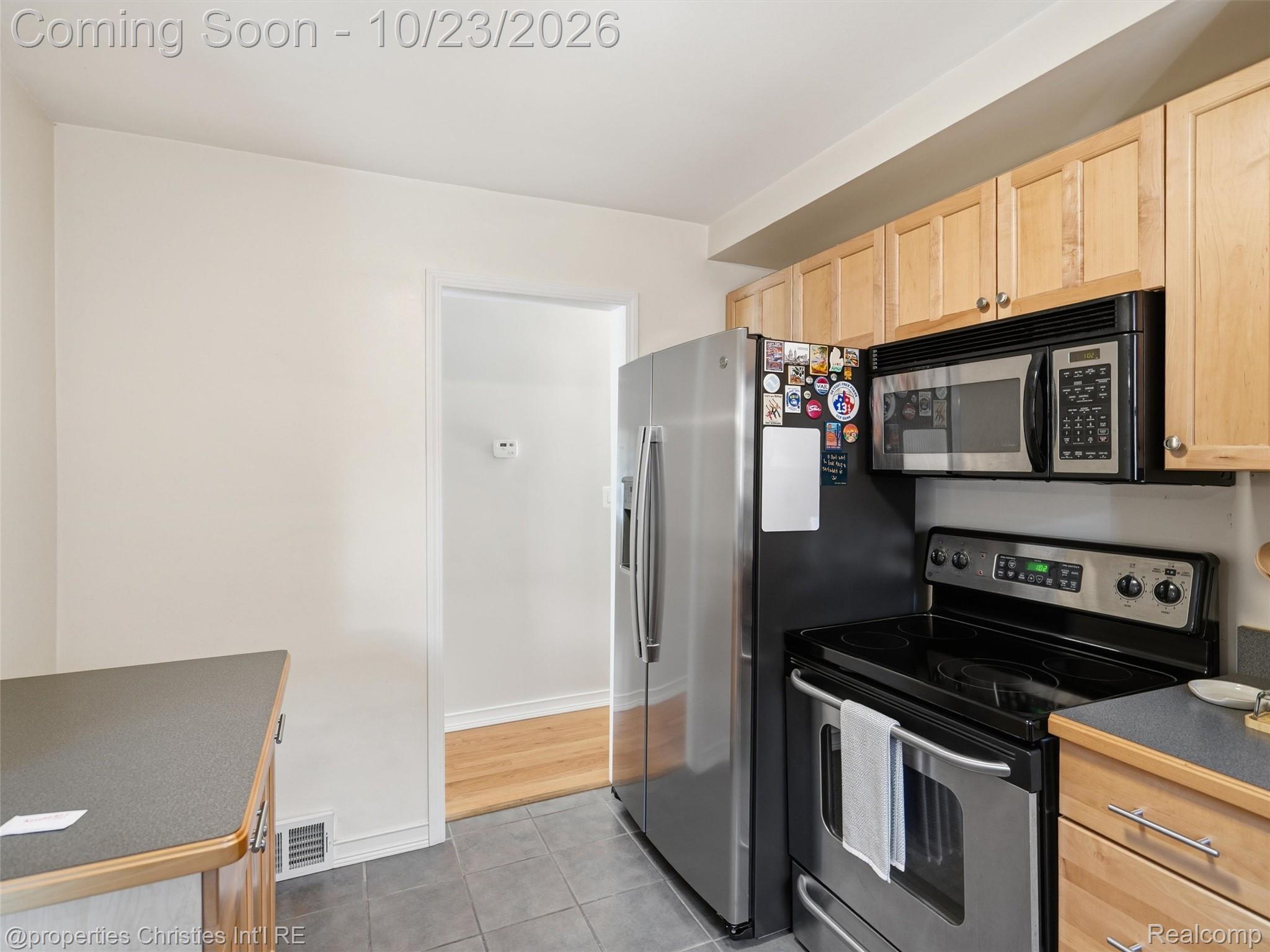 1112 E 4th ST