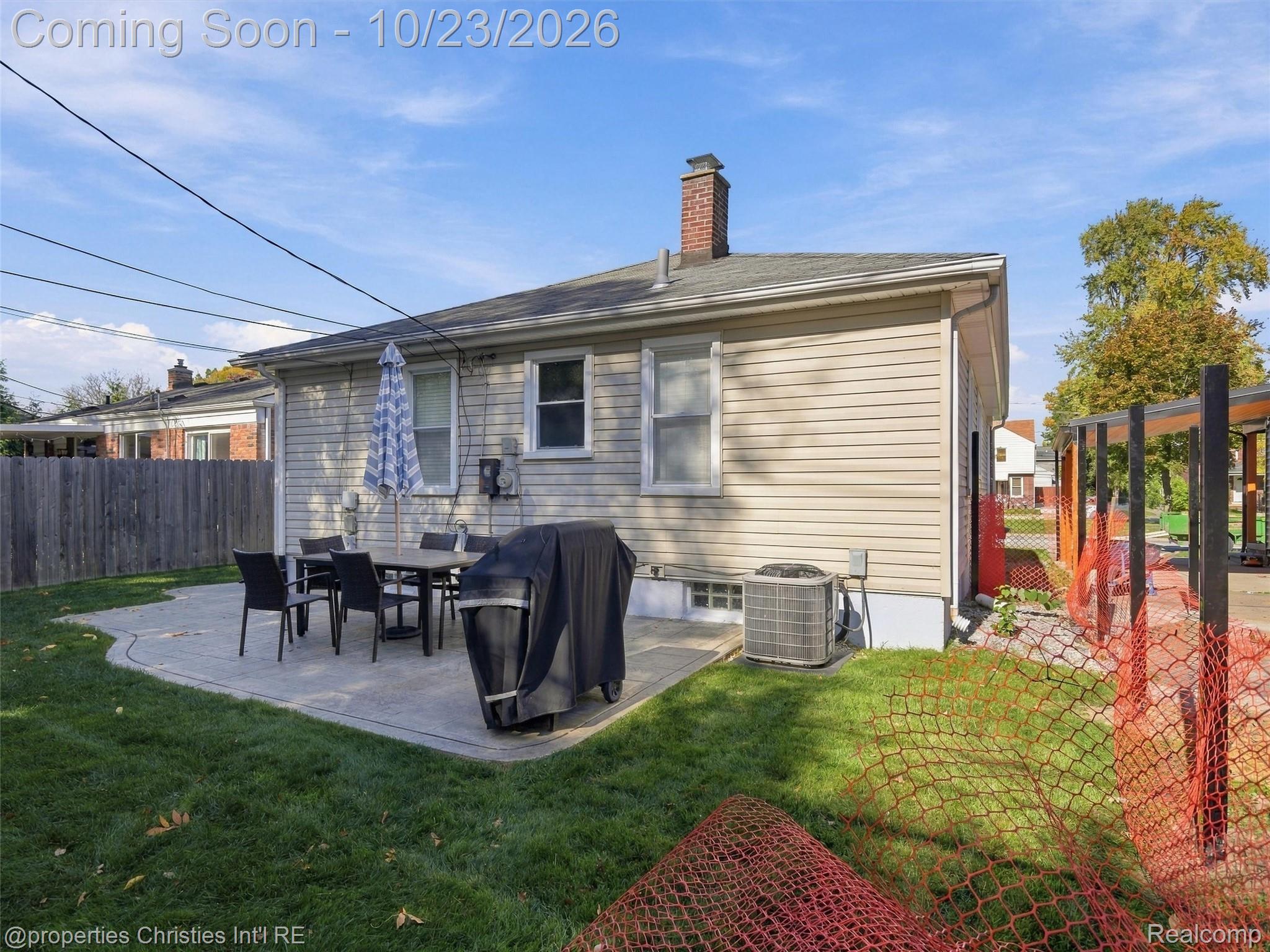 1112 E 4th ST
