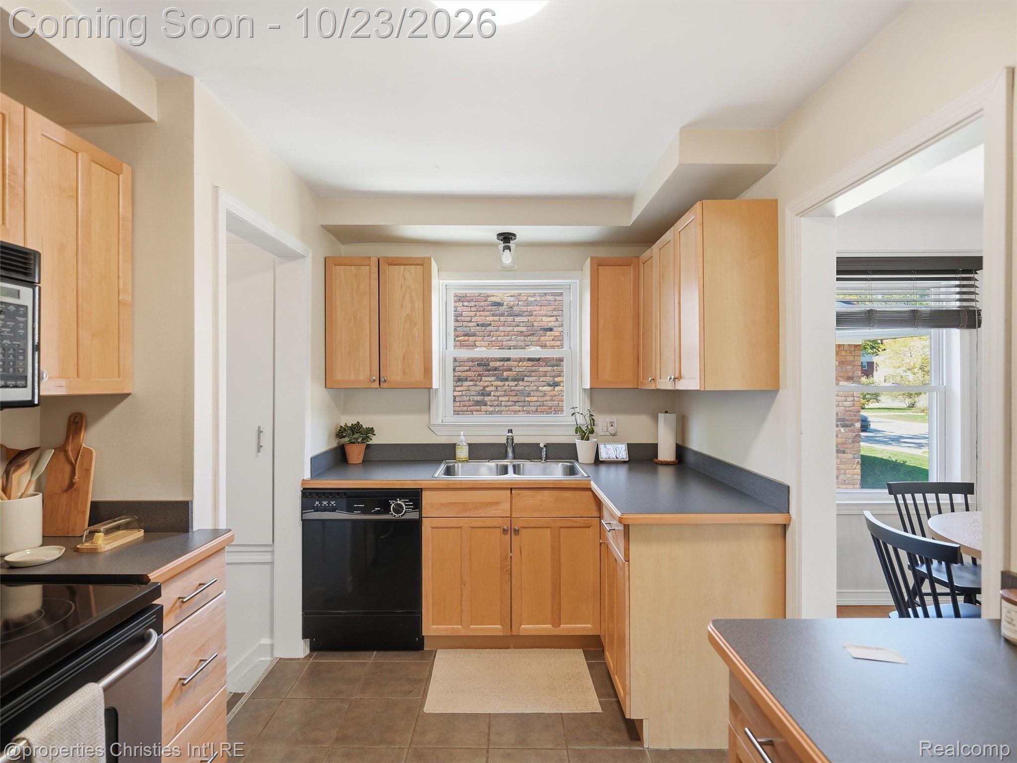 1112 E 4th ST