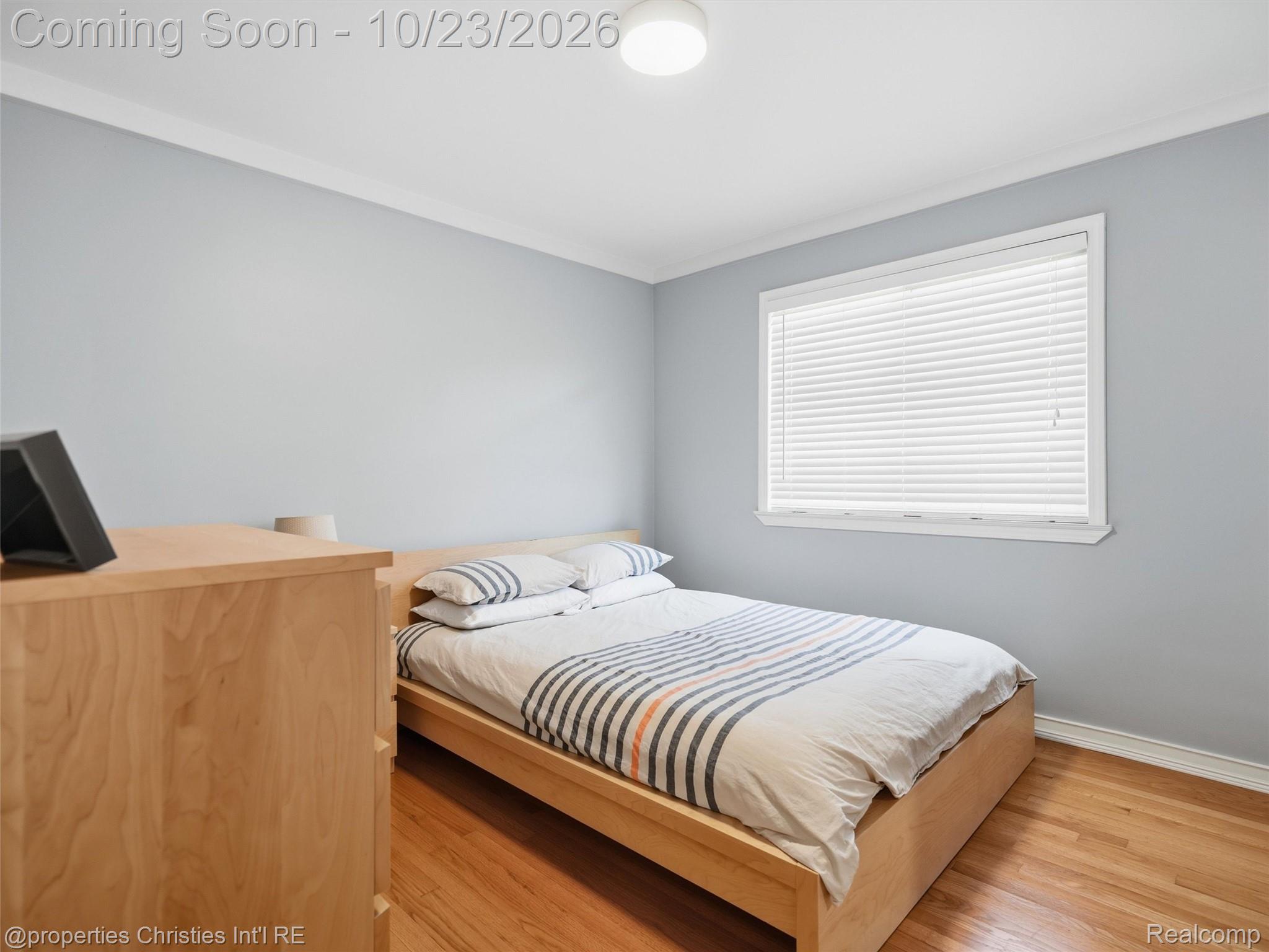 1112 E 4th ST