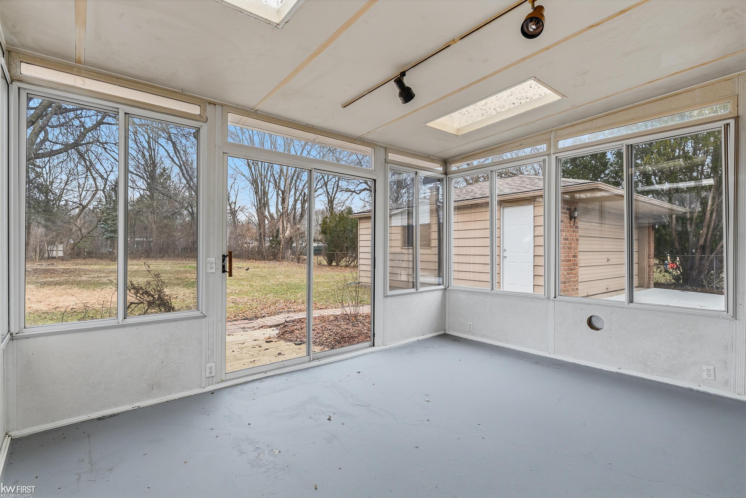 5093 Northlawn Drive