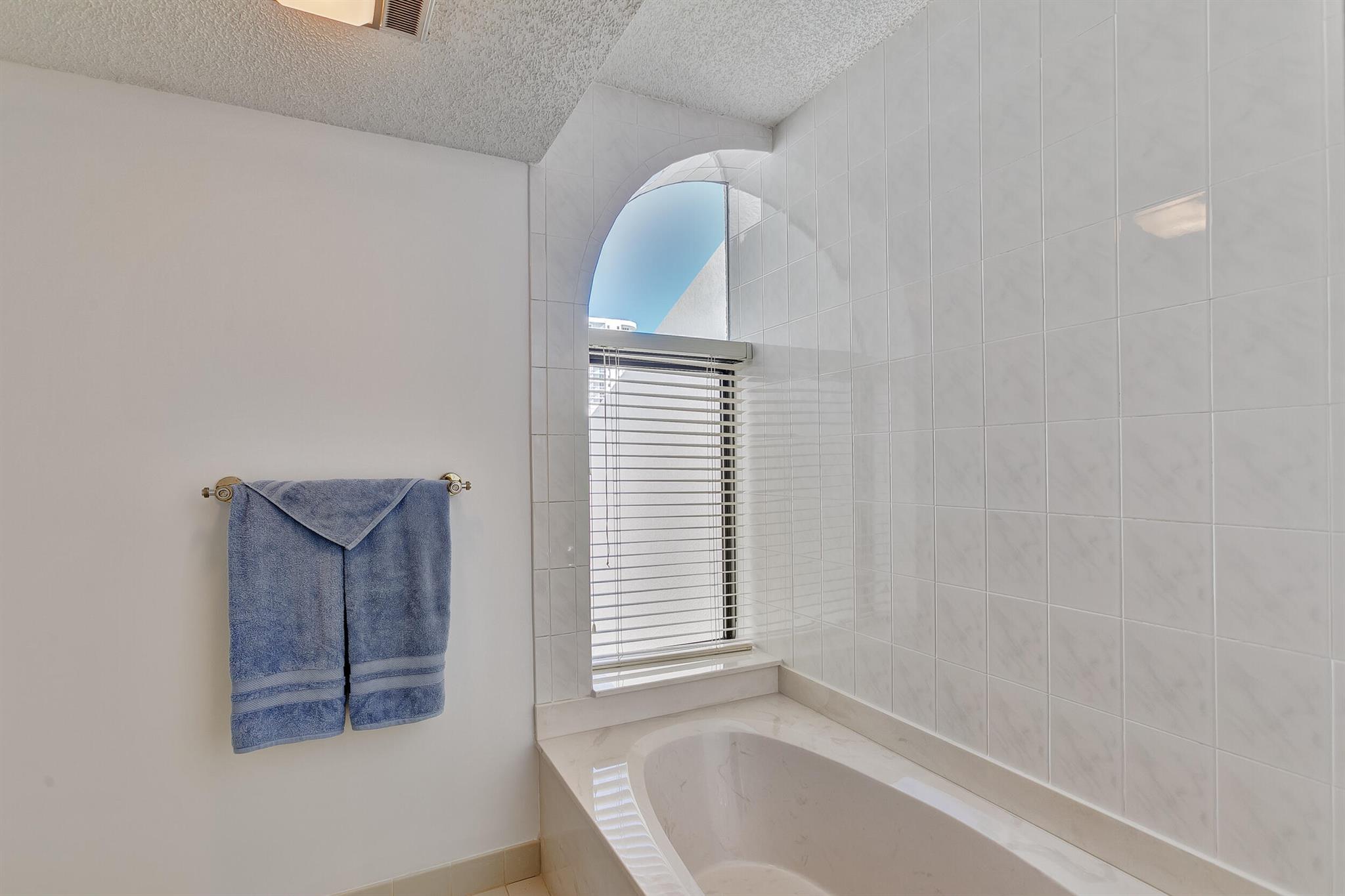 3974 N Ocean Drive 4