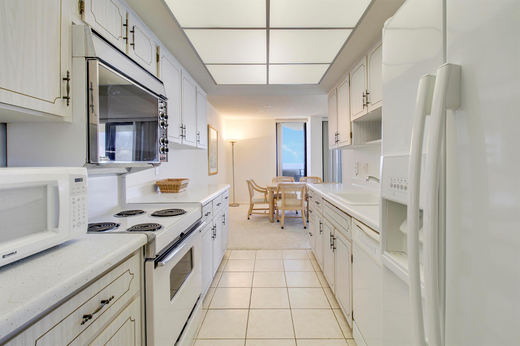 5460 N Ocean Drive 5b