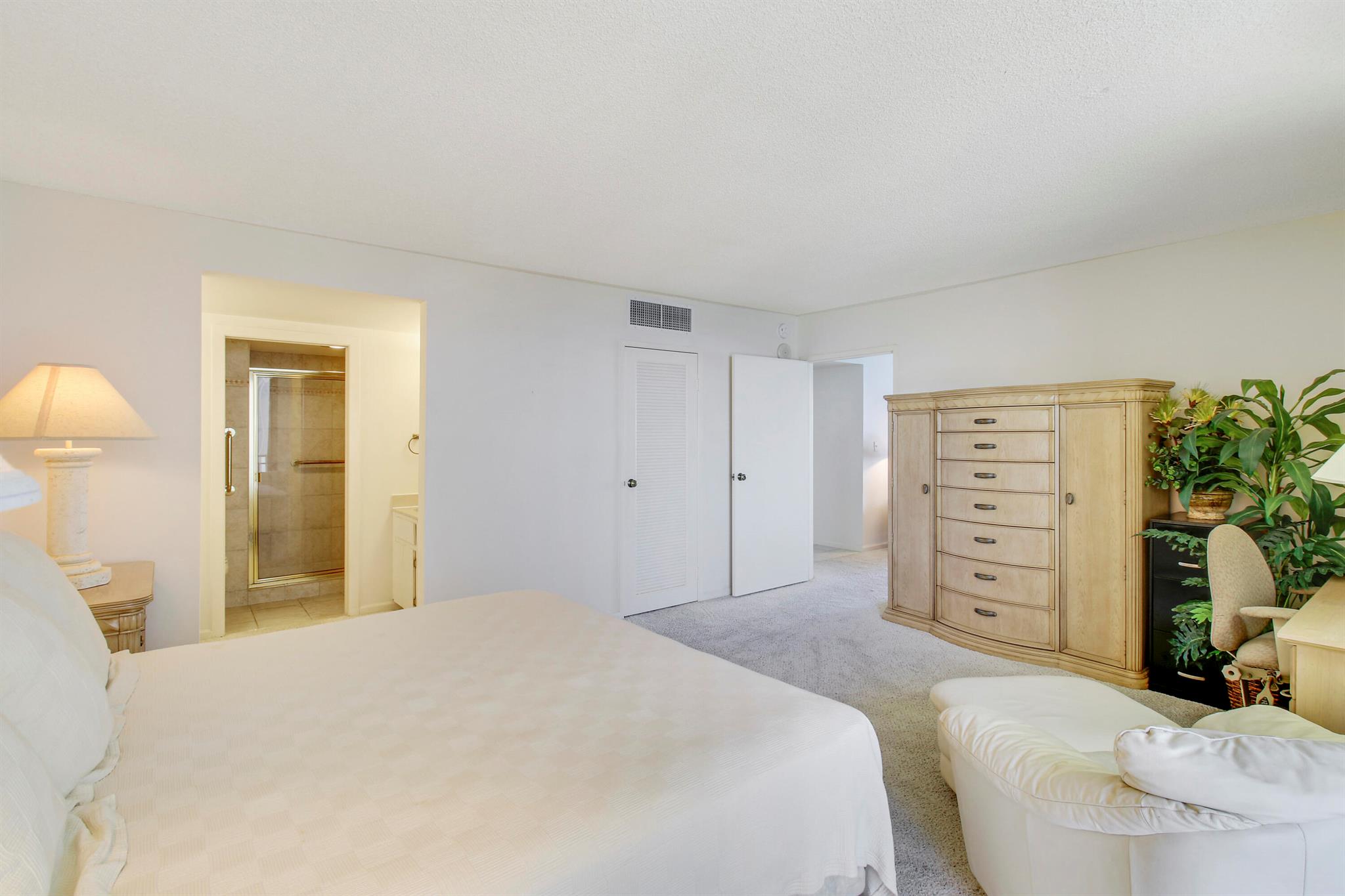 5460 N Ocean Drive 5b