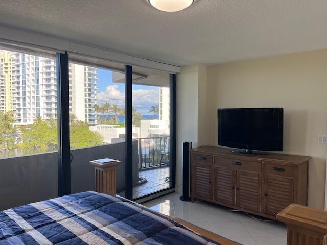 4200 N Ocean Drive 2-405