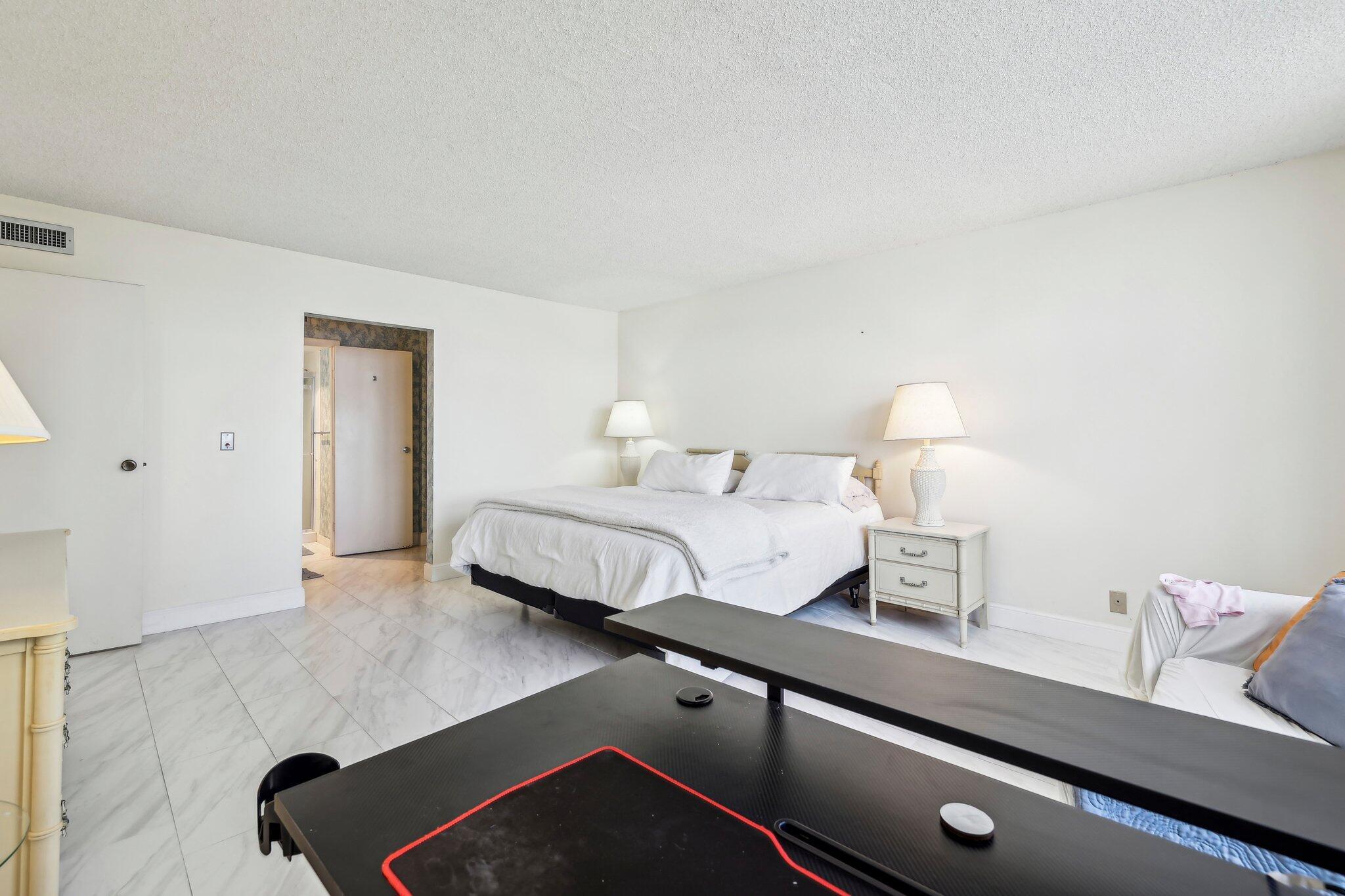 5440 N Ocean Drive 706