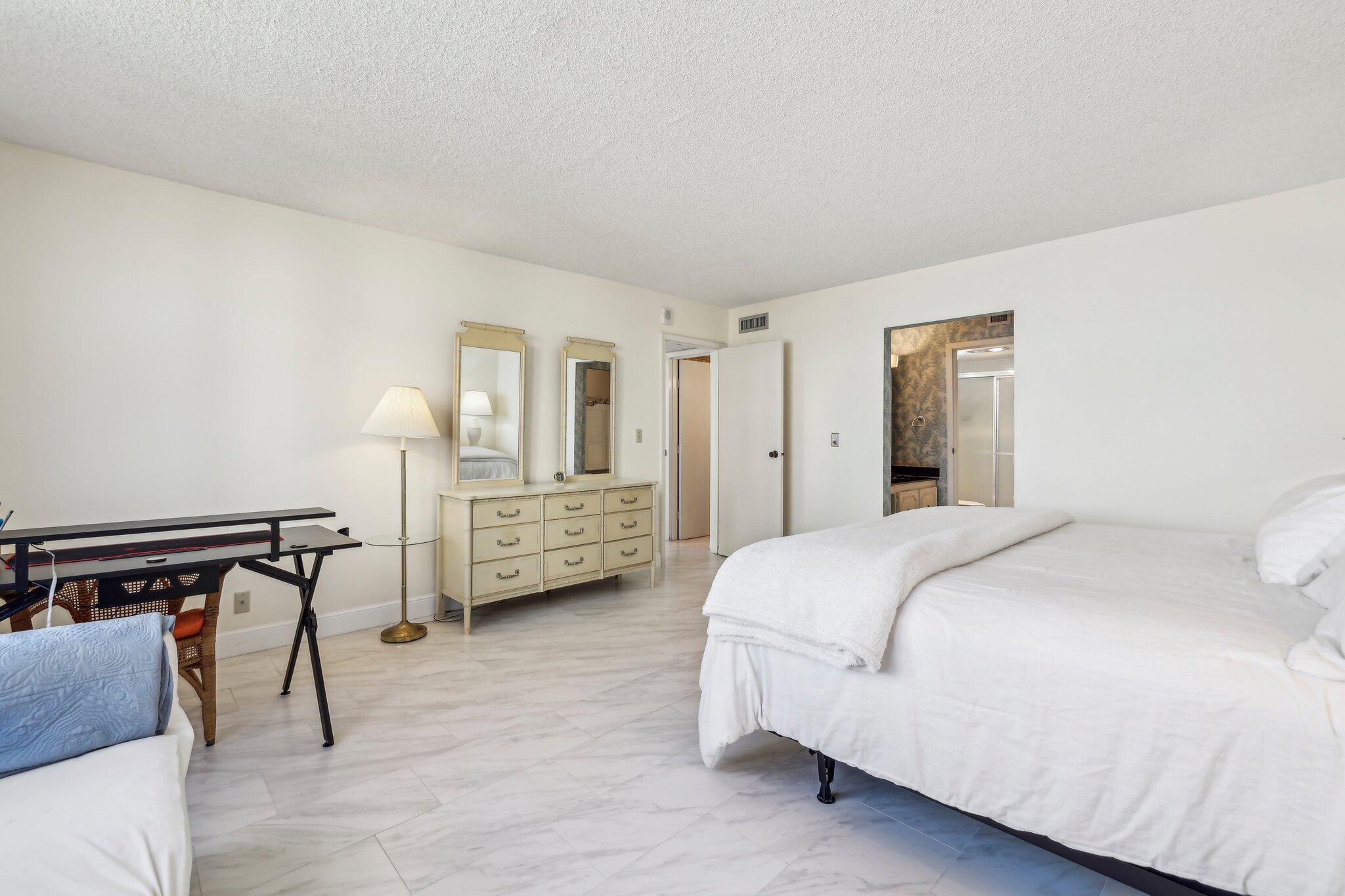 5440 N Ocean Drive 706