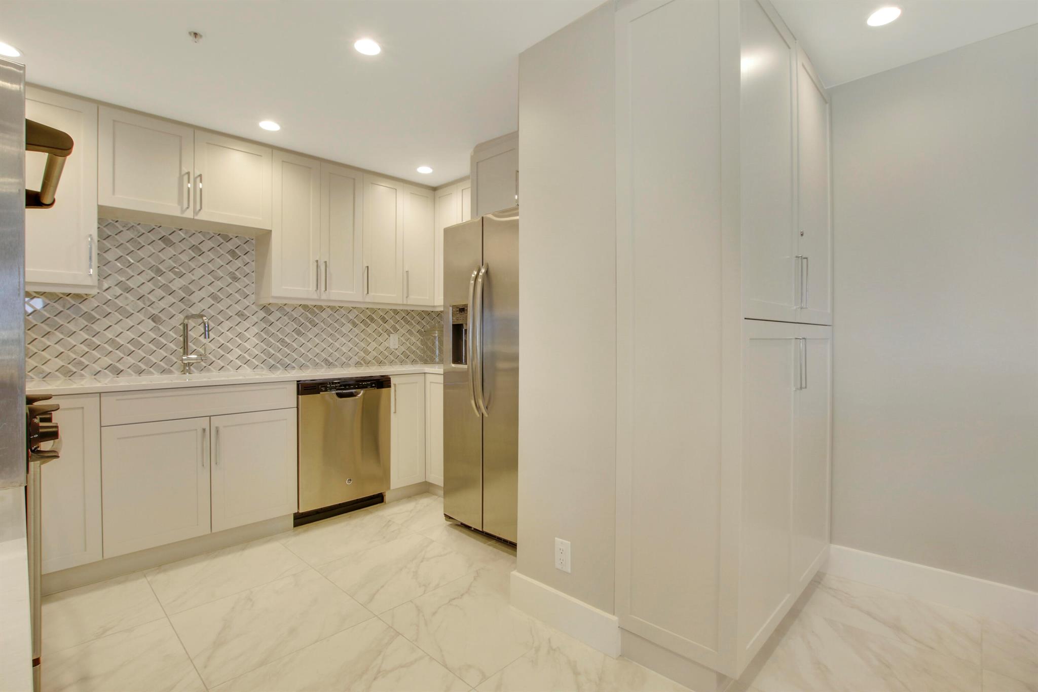 5280 N Ocean Drive 8b