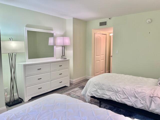 5280 N Ocean Drive 8b